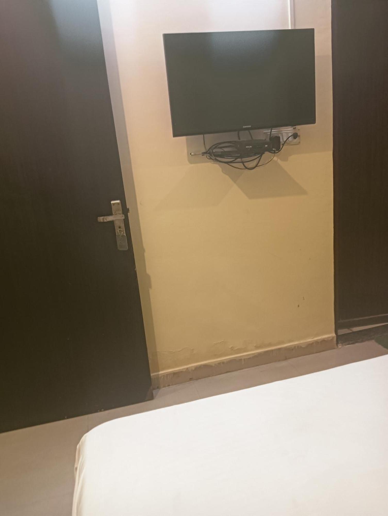 Shivam Palace Hotel *