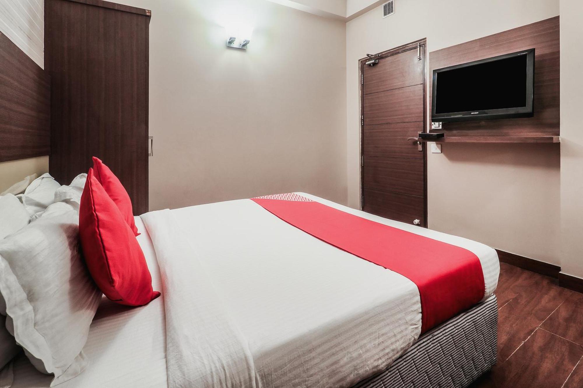 Townhouse Oak Krishna Nagar Formerly Aqua Hotel