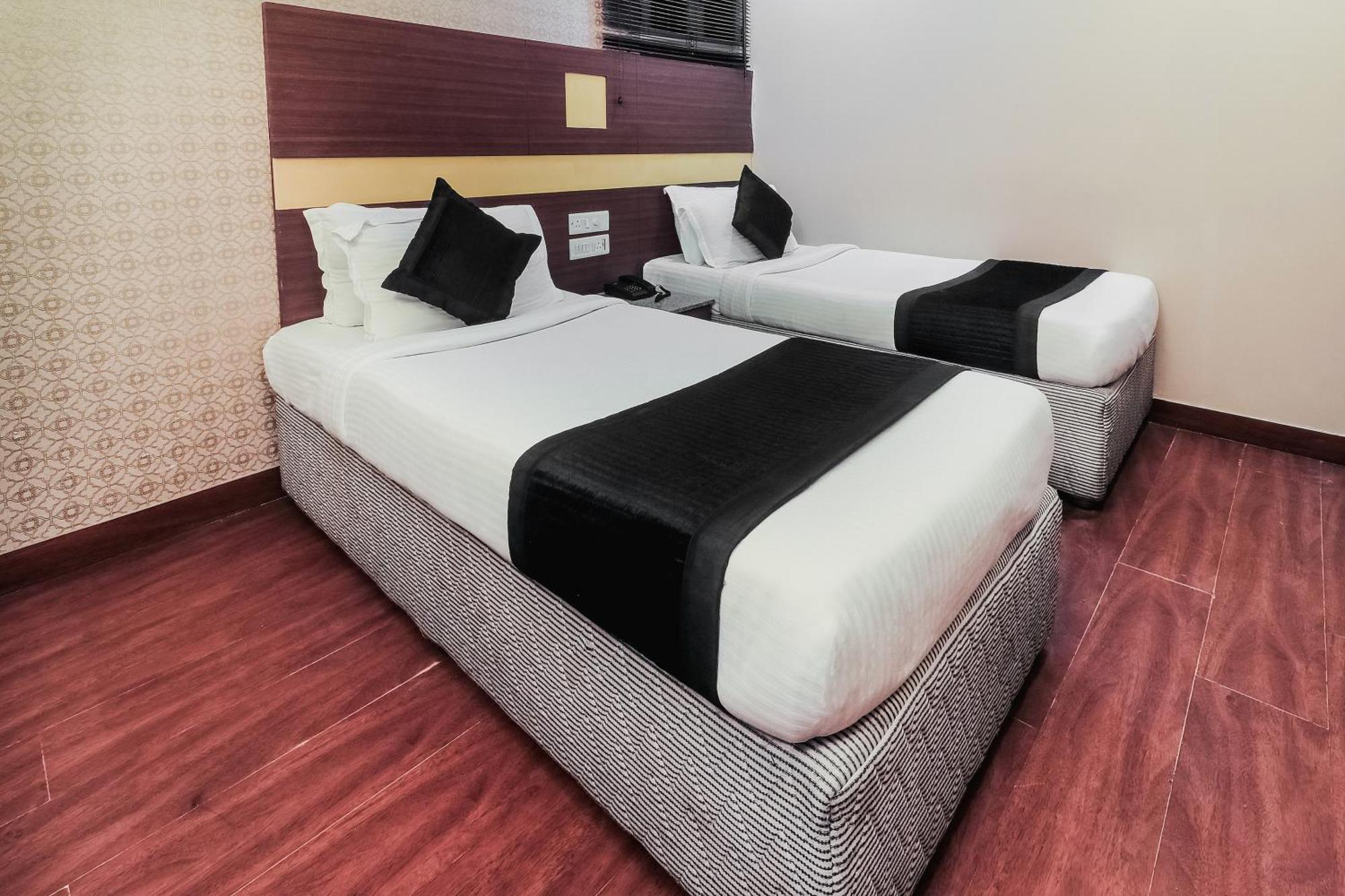 Townhouse Oak Krishna Nagar Formerly Aqua Hotel 4*