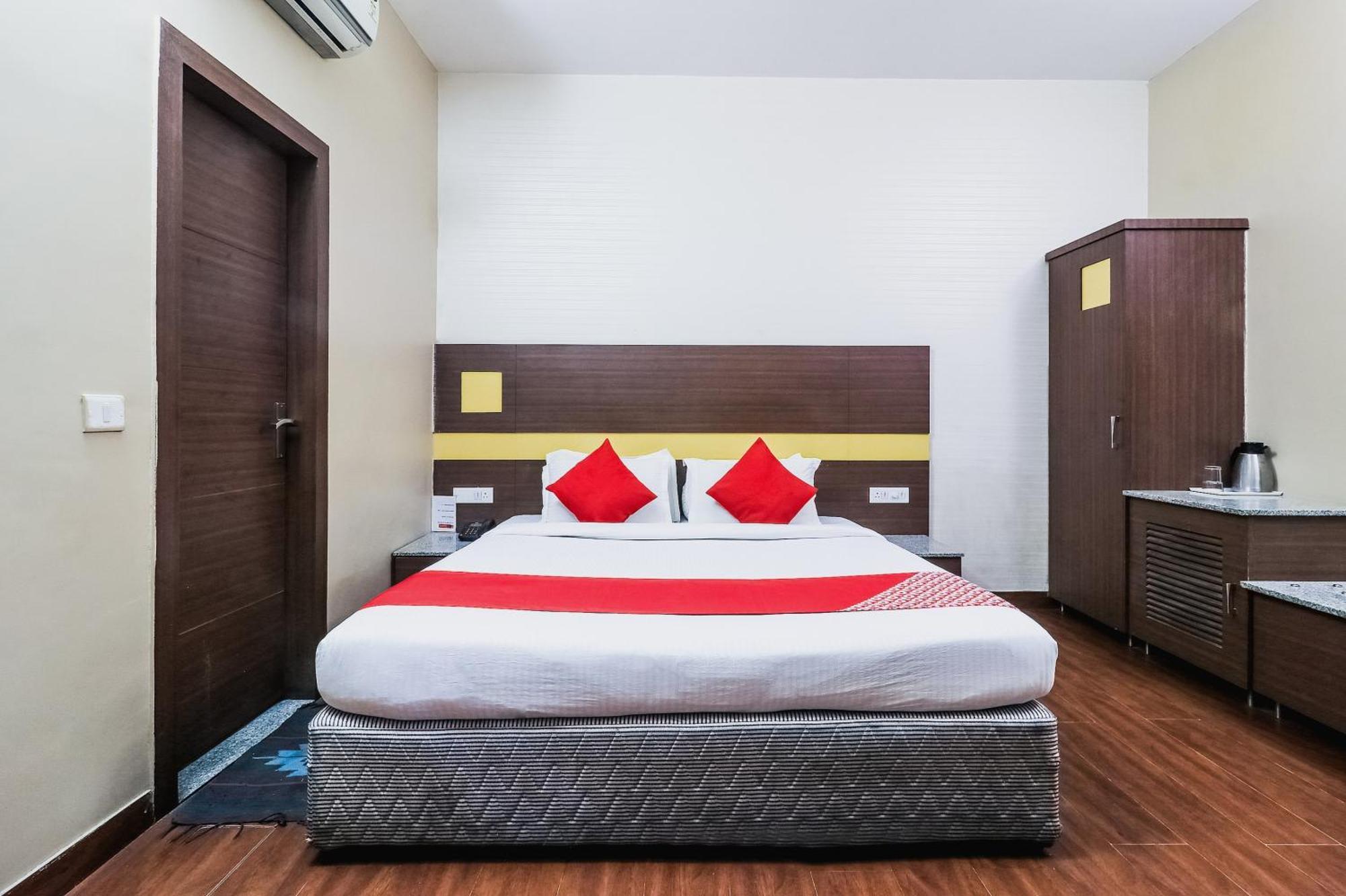 Townhouse Oak Krishna Nagar Formerly Aqua Hotel