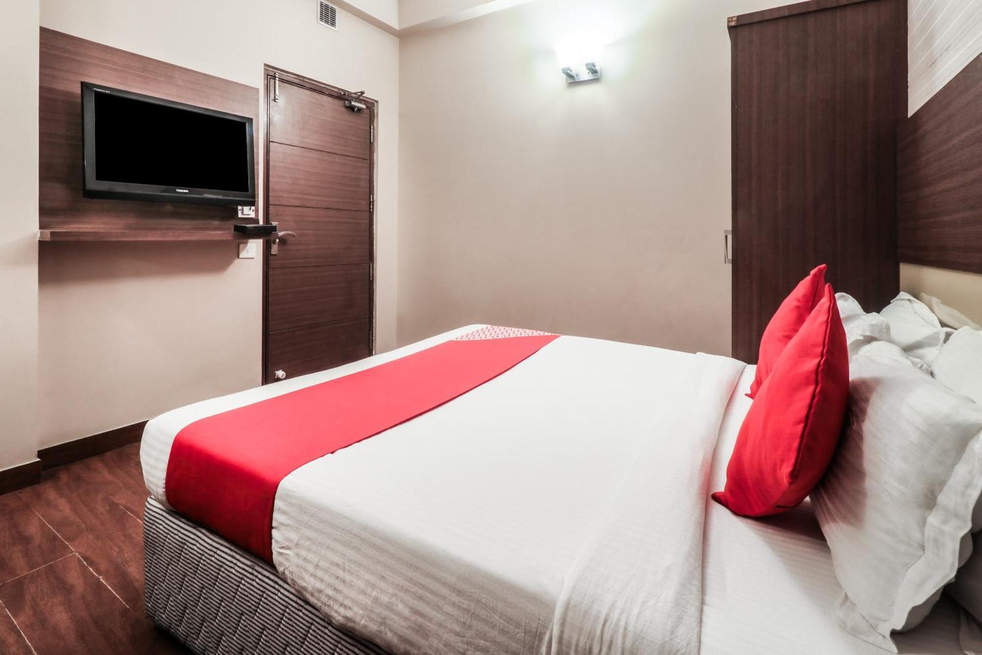 Townhouse Oak Krishna Nagar Formerly Aqua Hotel 4*