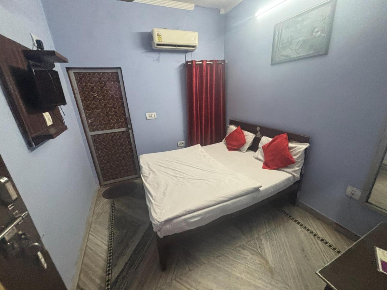 Hotel Govindam Plaza 2*