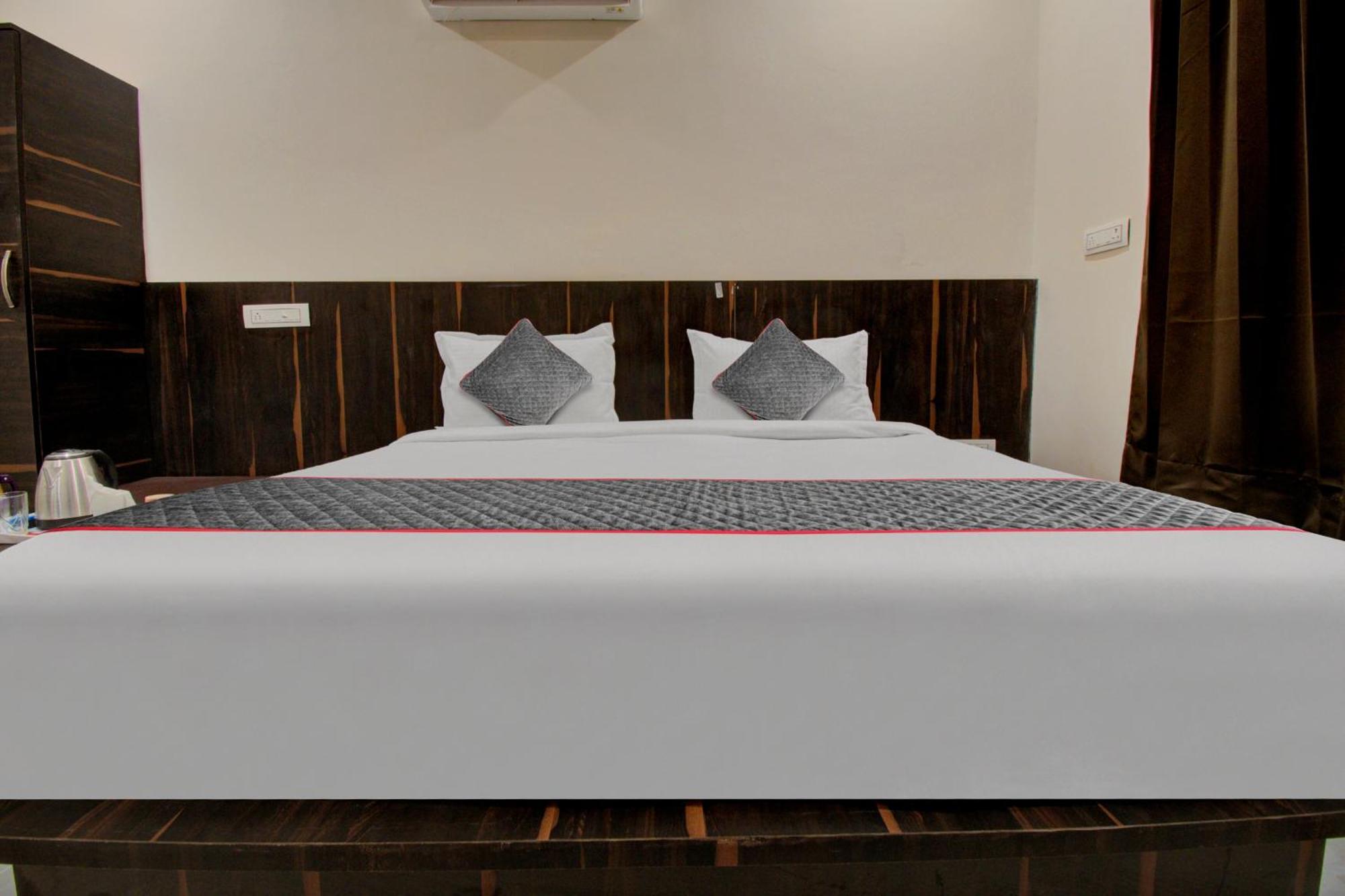 Townhouse Karma 3*