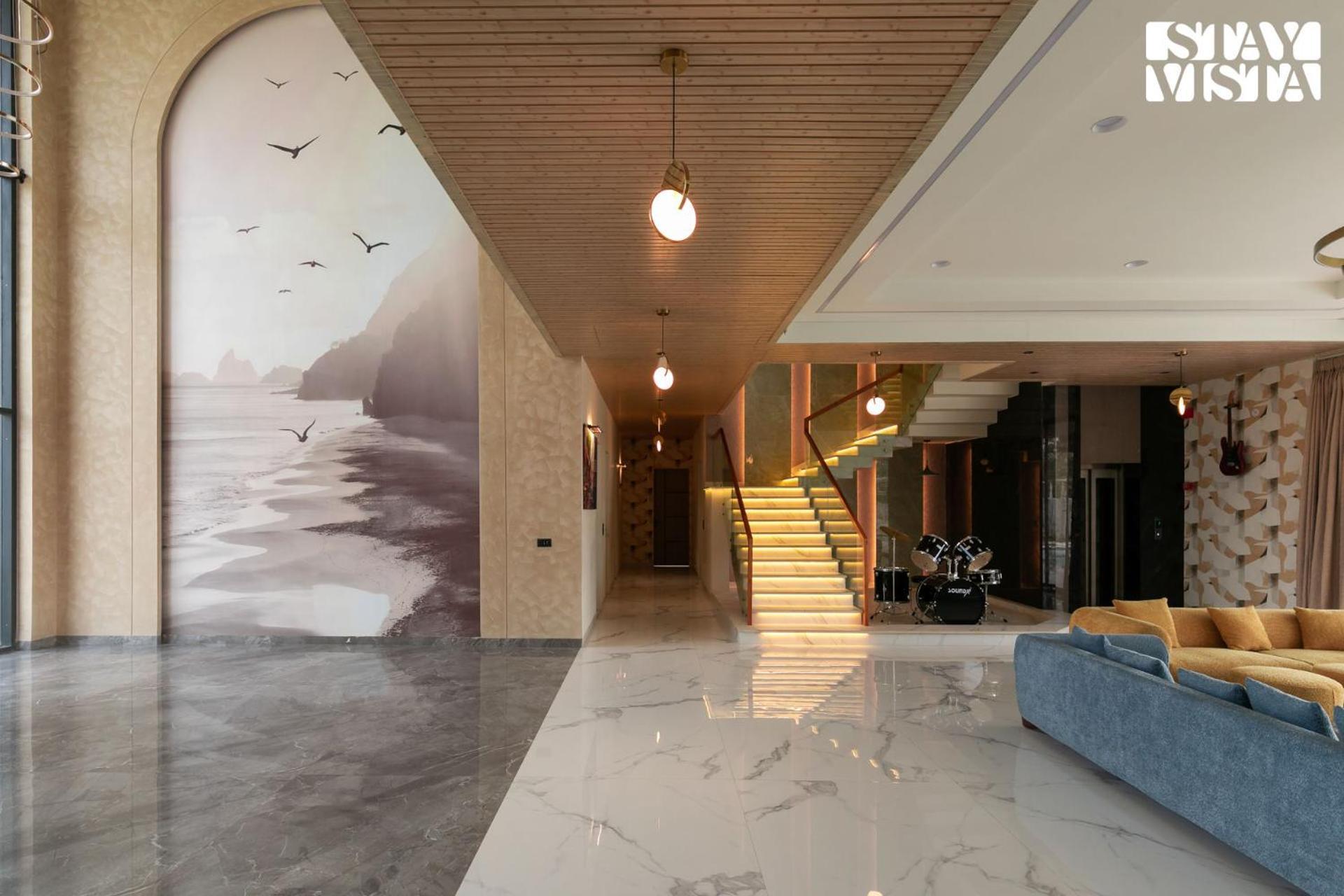 Villa Stayvista At Priana - A Luxury Pool With Jacuzzi & Gym *