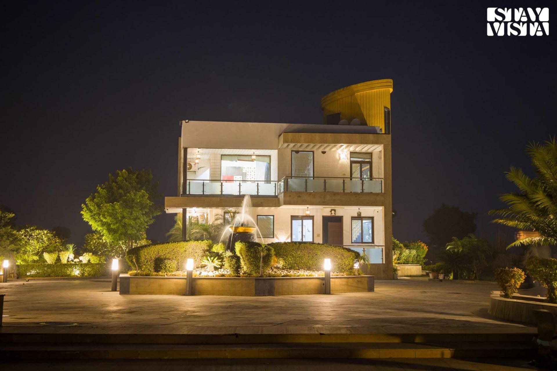 Stayvista At The Saket Farm With Pool, Bonfire