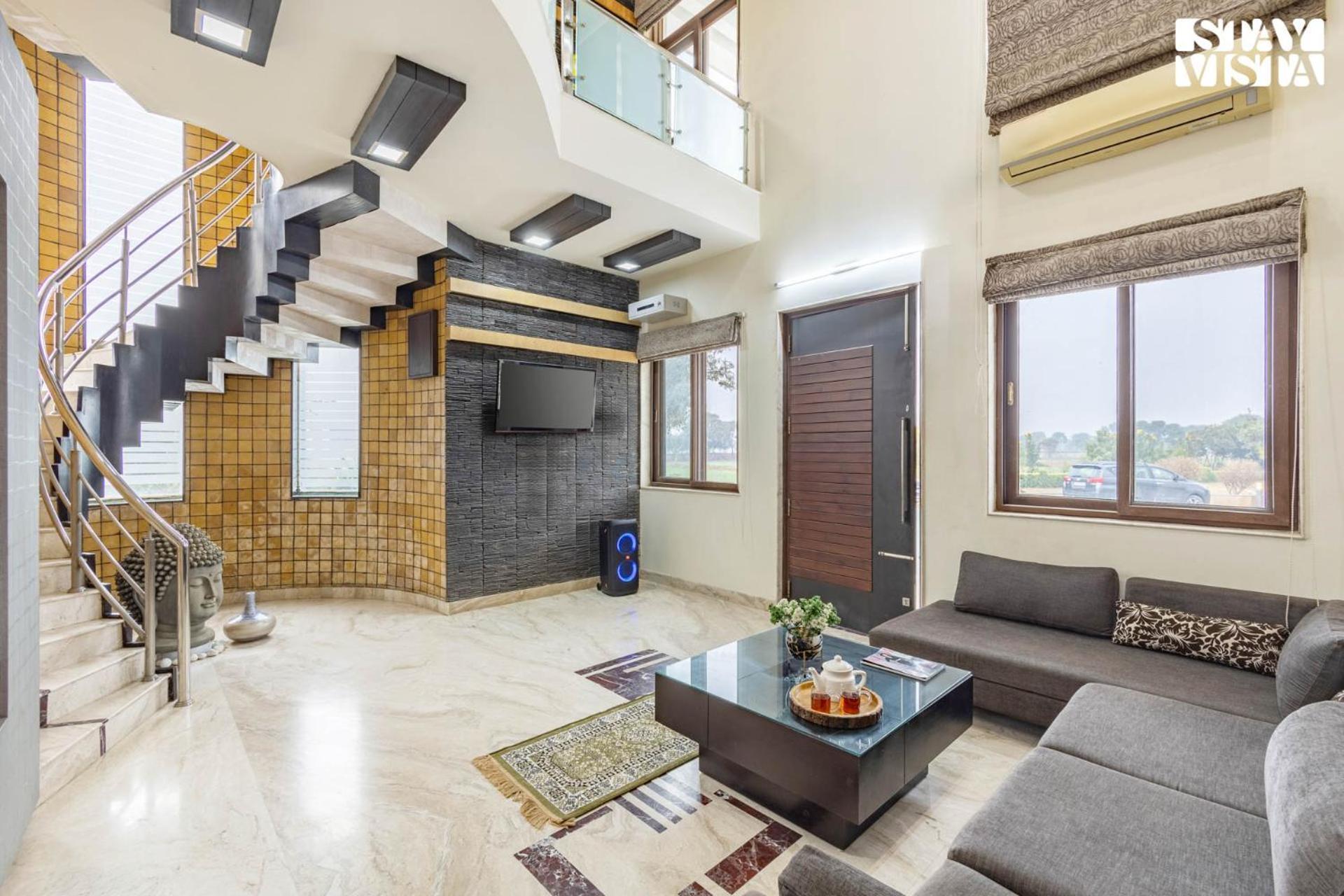 Stayvista At The Saket Farm With Pool, Bonfire * Jaipur