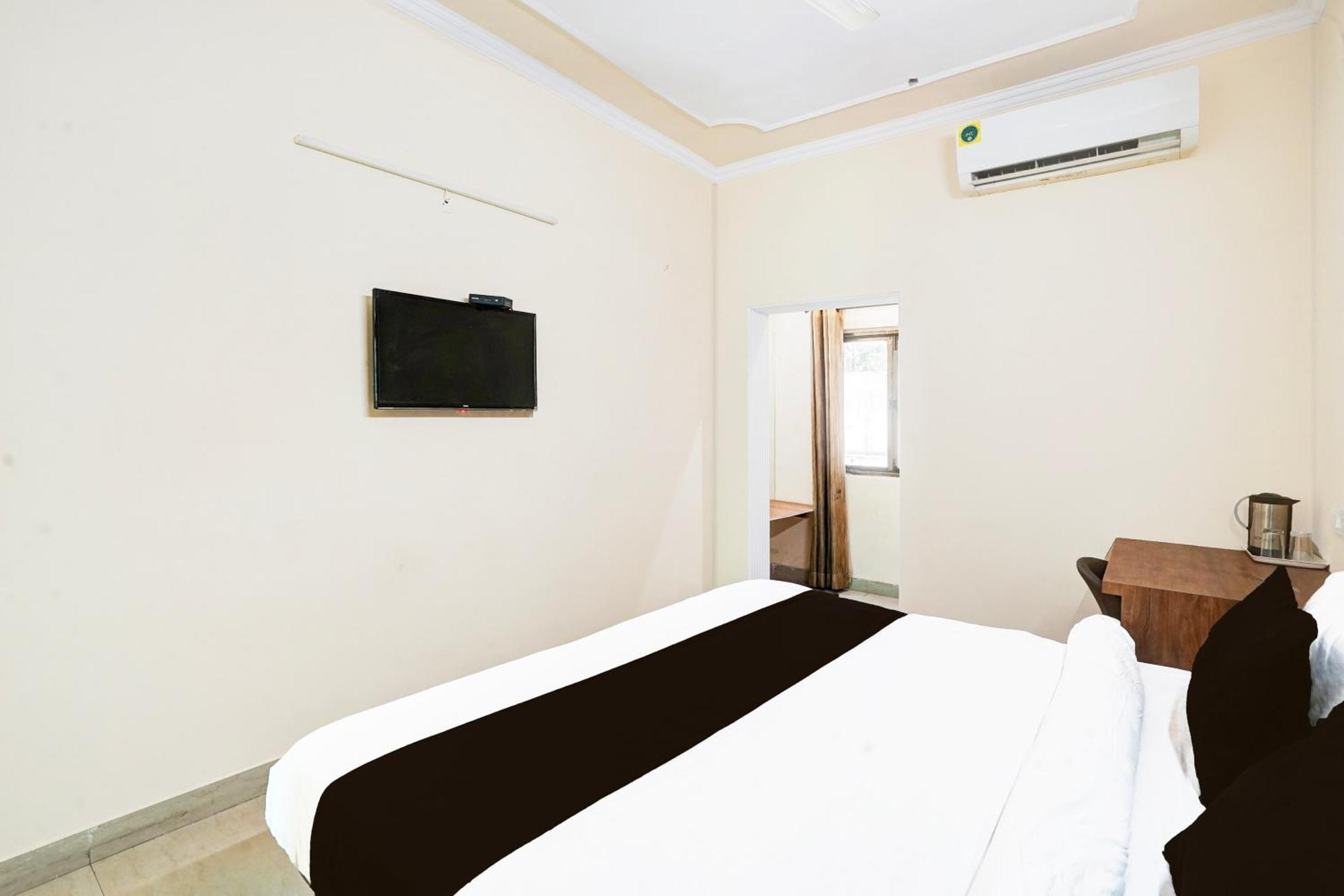Super O Meera Marg Near Bani Park Formerly Cozy Vibes 3*