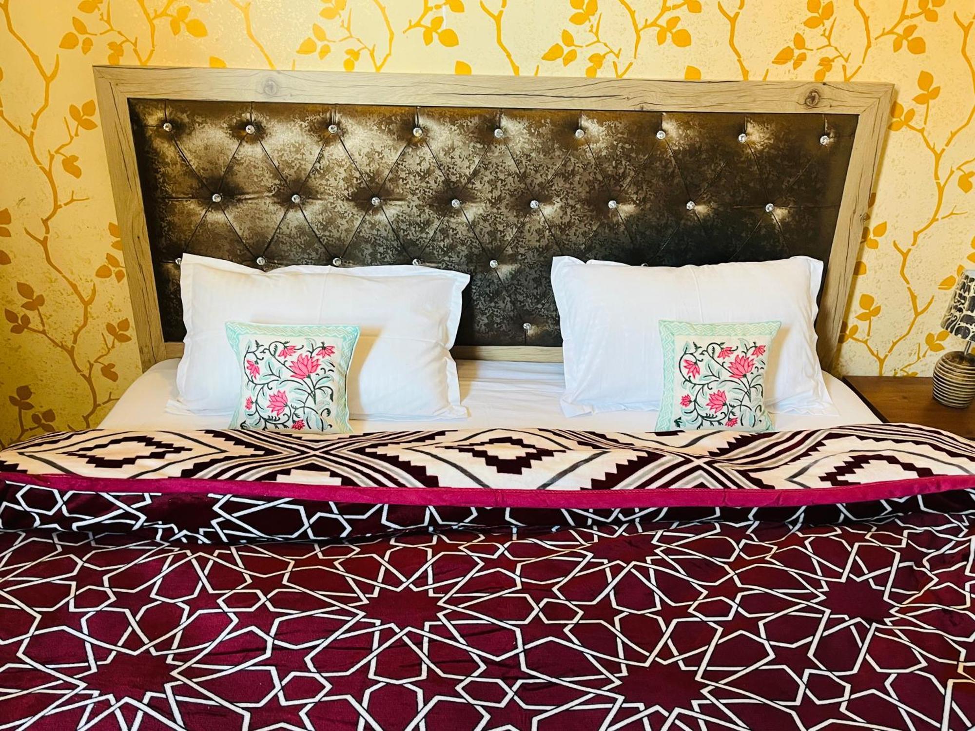 Experience The Vintage Charm - Private 3Bhk Flat In Jaipur Apartment *