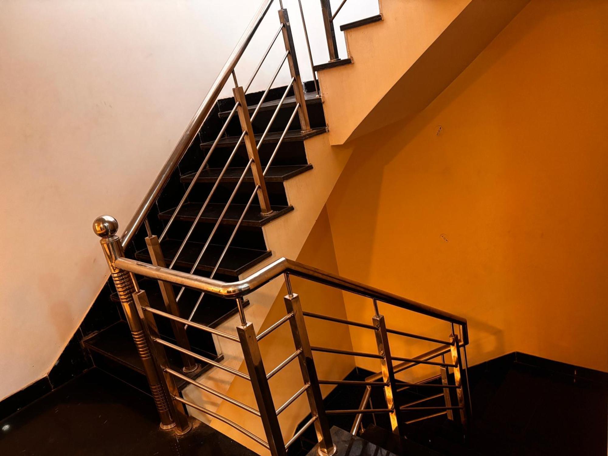 Gulabi Nagri, Malviya Nagar, Hotel 2*