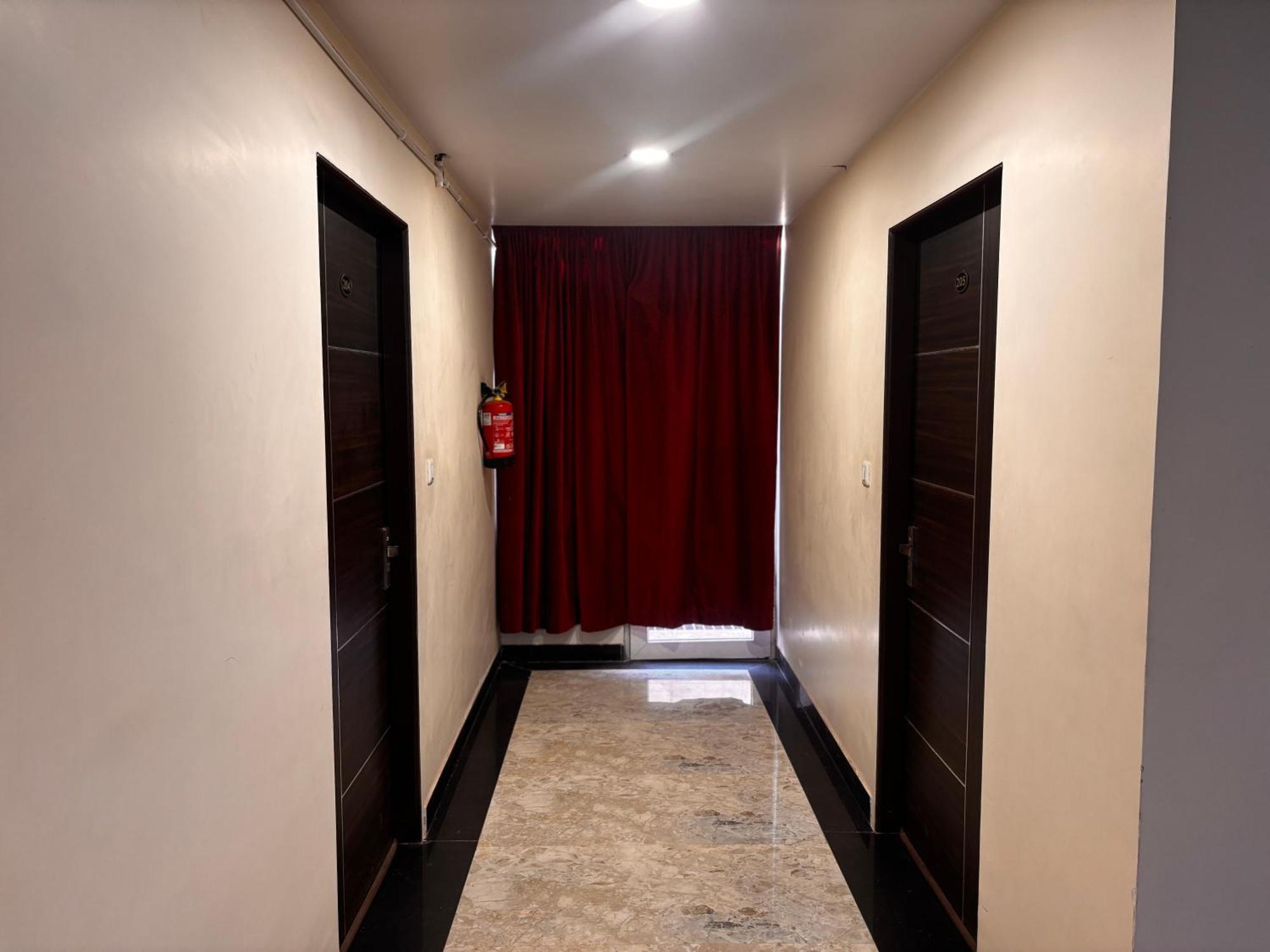 Hotel Gulabi Nagri, Malviya Nagar, 2*