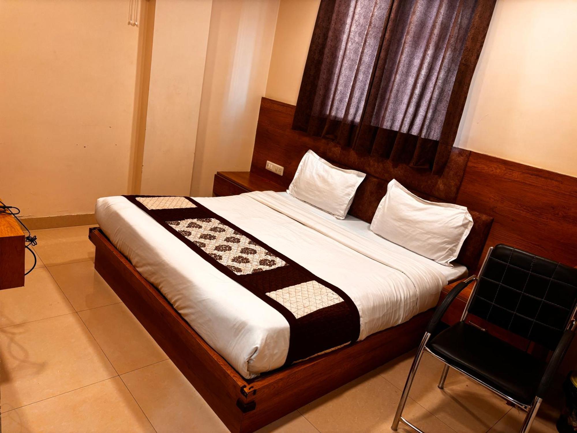 Gulabi Nagri, Malviya Nagar, Hotel