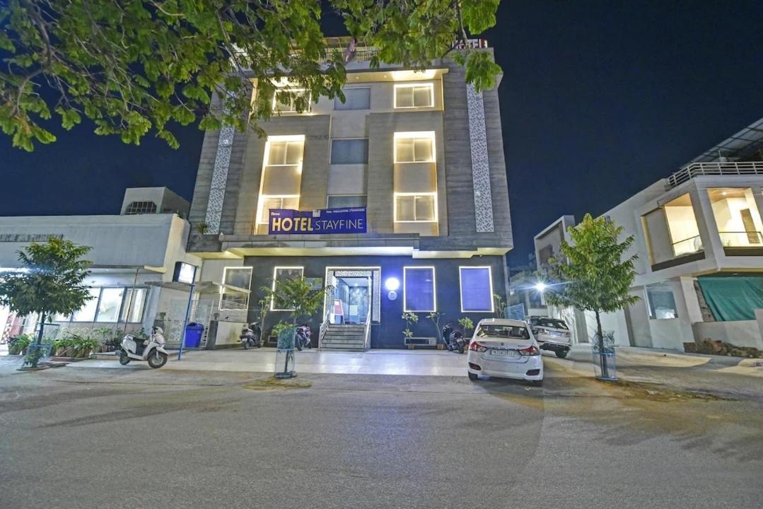 Fine Hotel