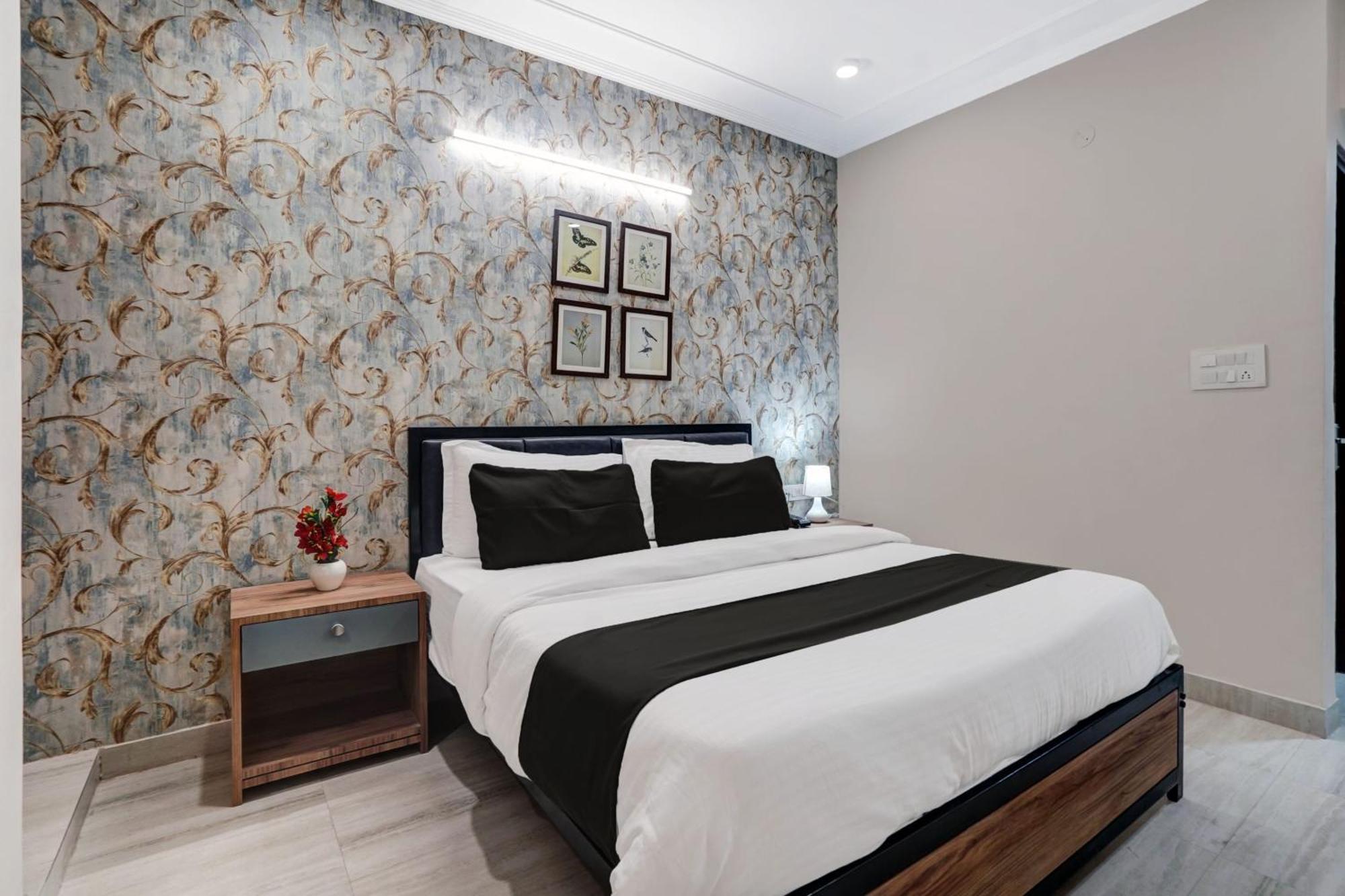 Townhouse Majesty Hotel