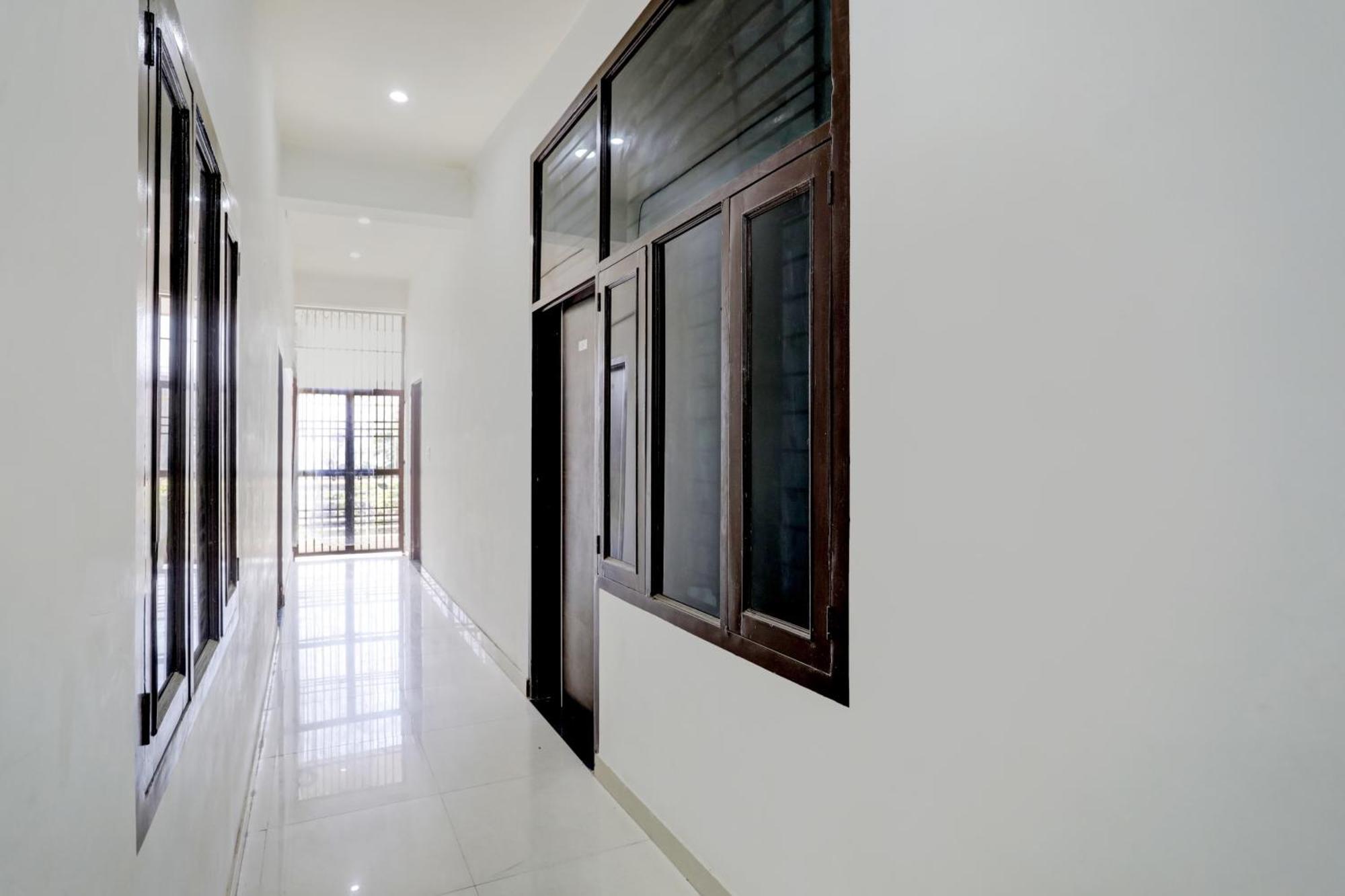 Hotel Collection O Dev S 4*