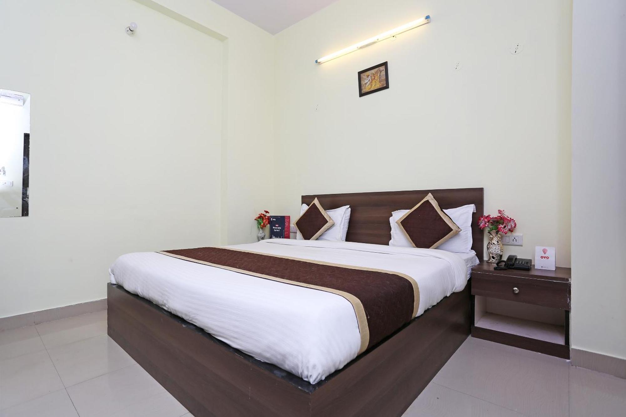 Hotel Fabhotel Majestic Heights
