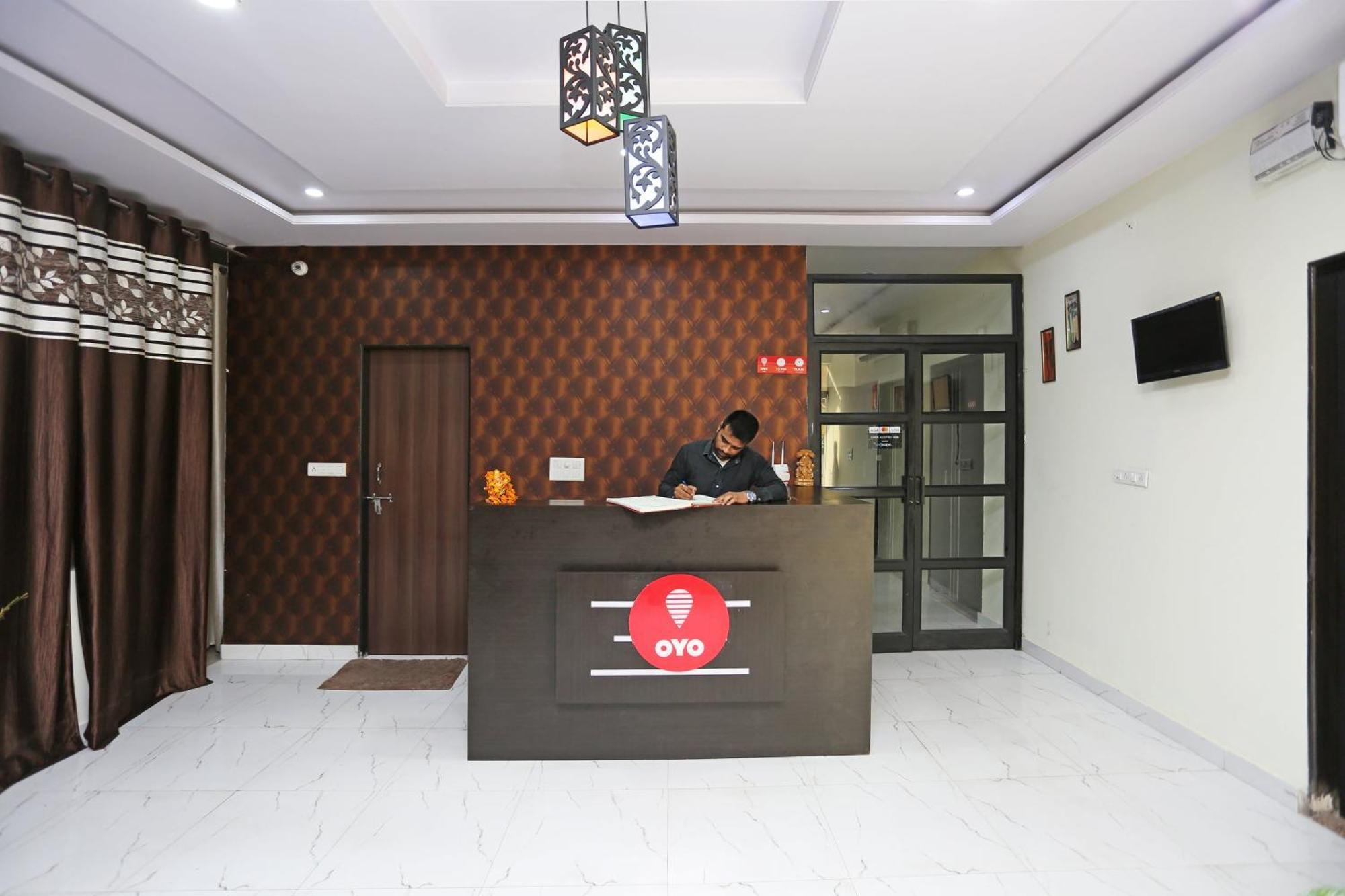 Hotel Fabhotel Majestic Heights 3*