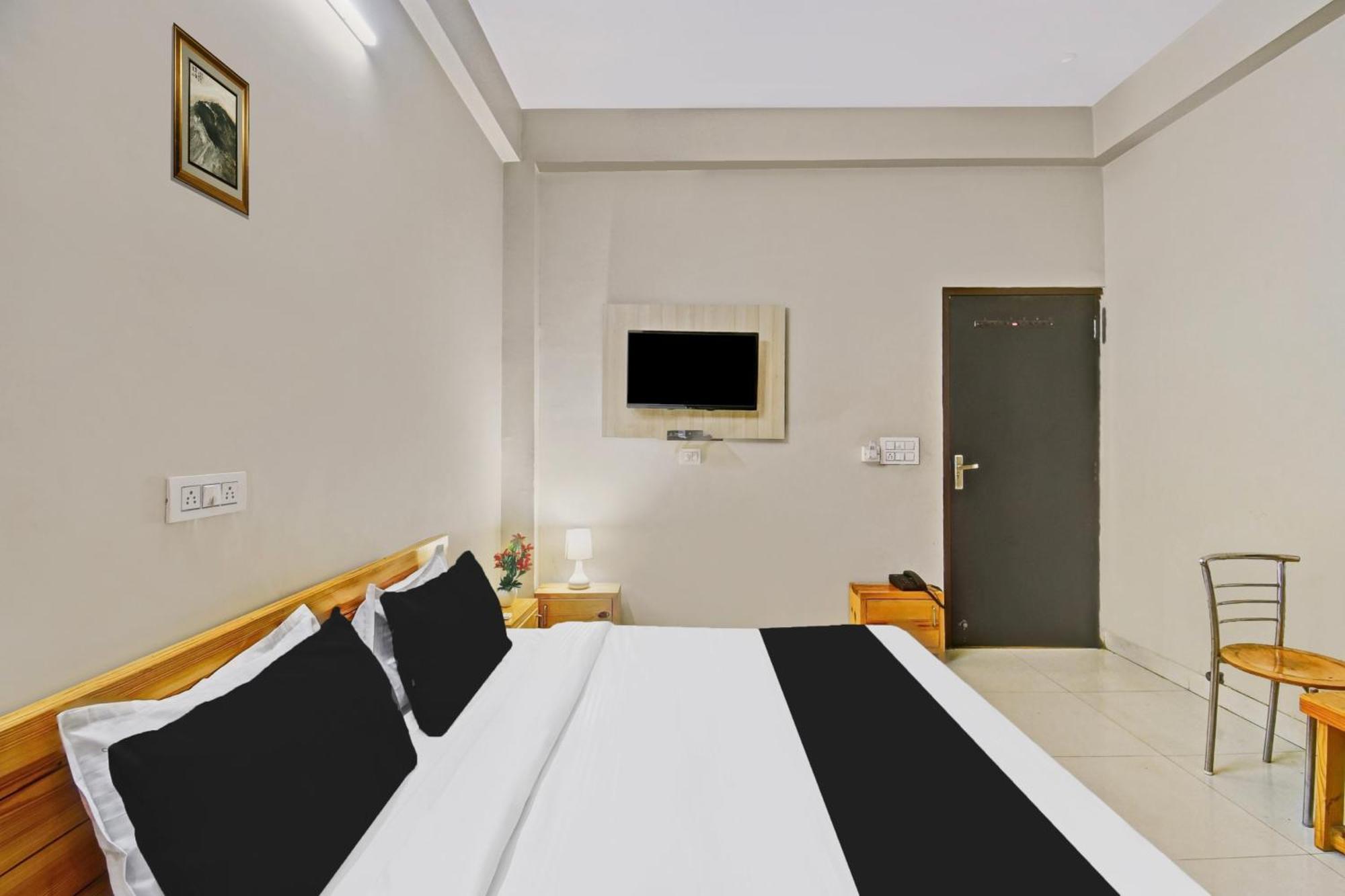 Hotel Collection O Abhay 4*