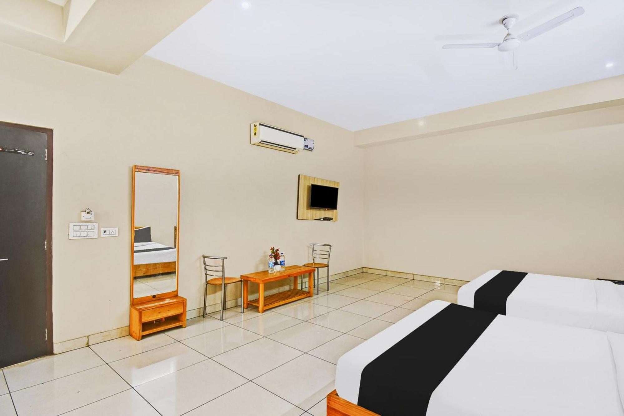 Hotel Collection O Abhay 4*