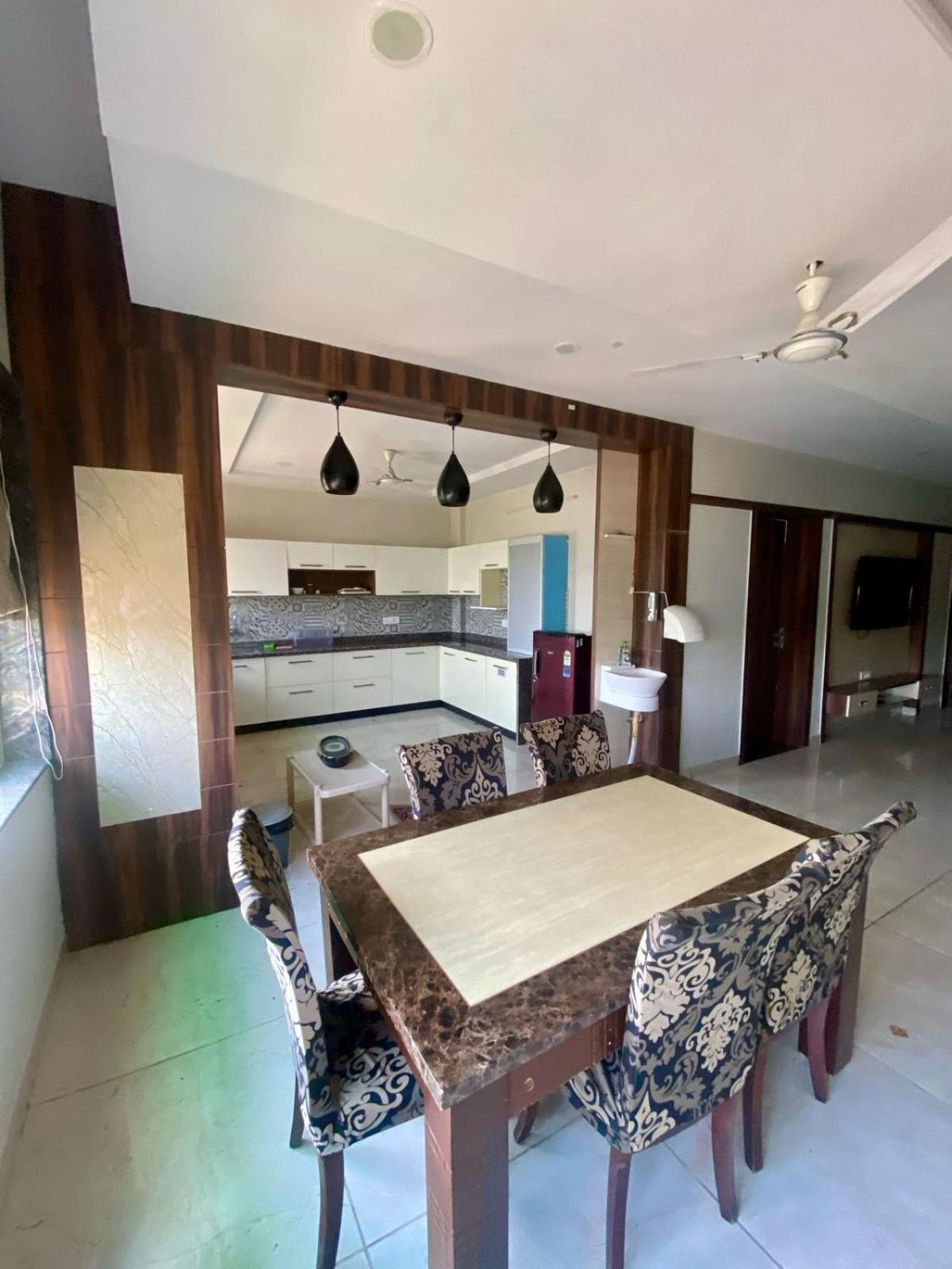 Apartment The White Outhouse At Banipark First Floor Jaipur