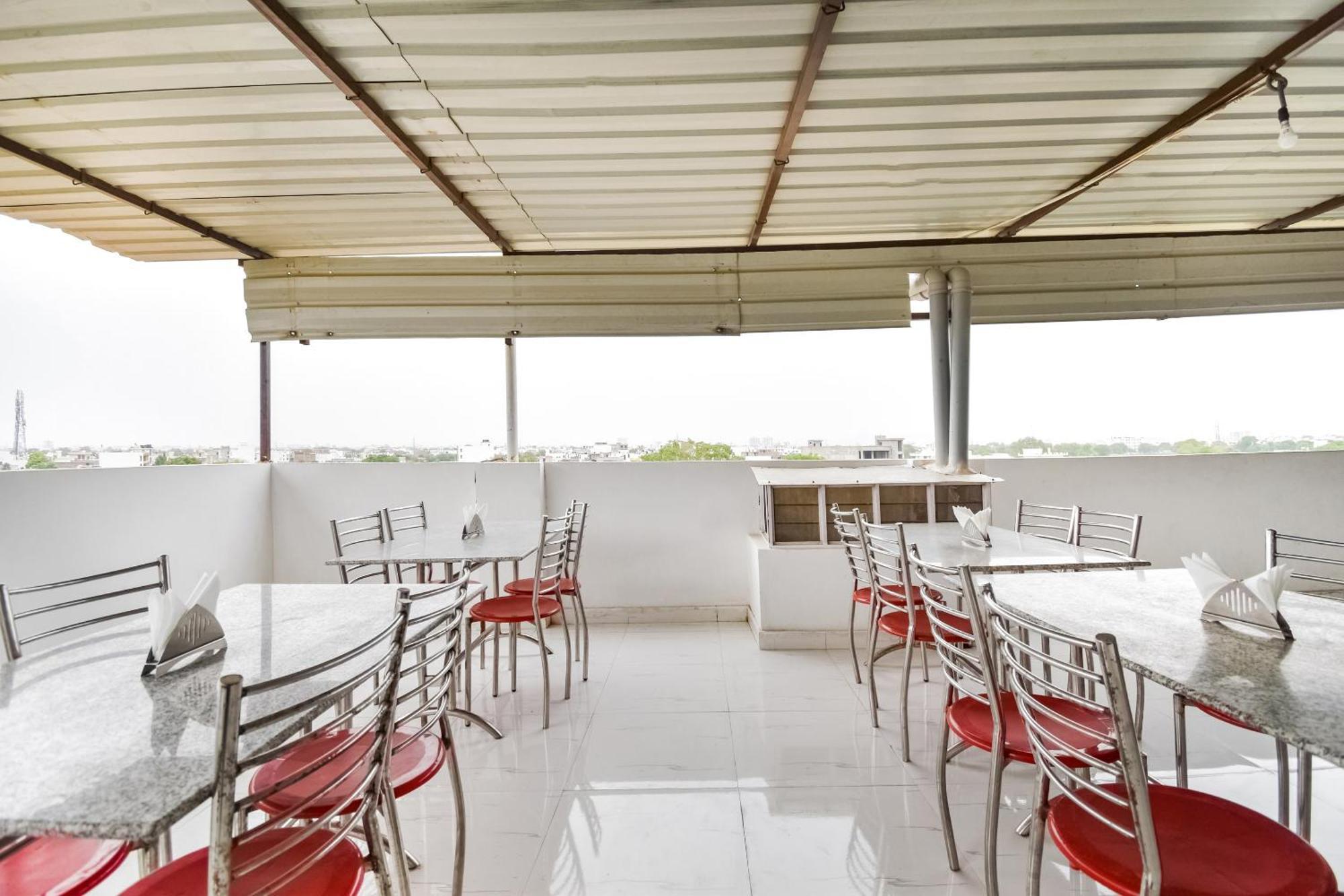 Hotel Collection O Shani Classic 4*