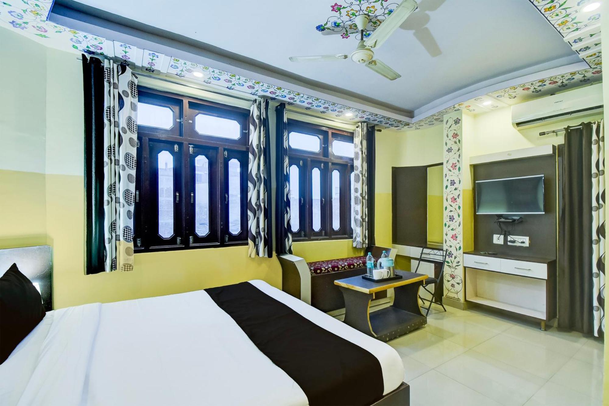 Super Collection O Ramgarh Mod Near Hawa Mahal Formerly Ng Palace * Jaipur
