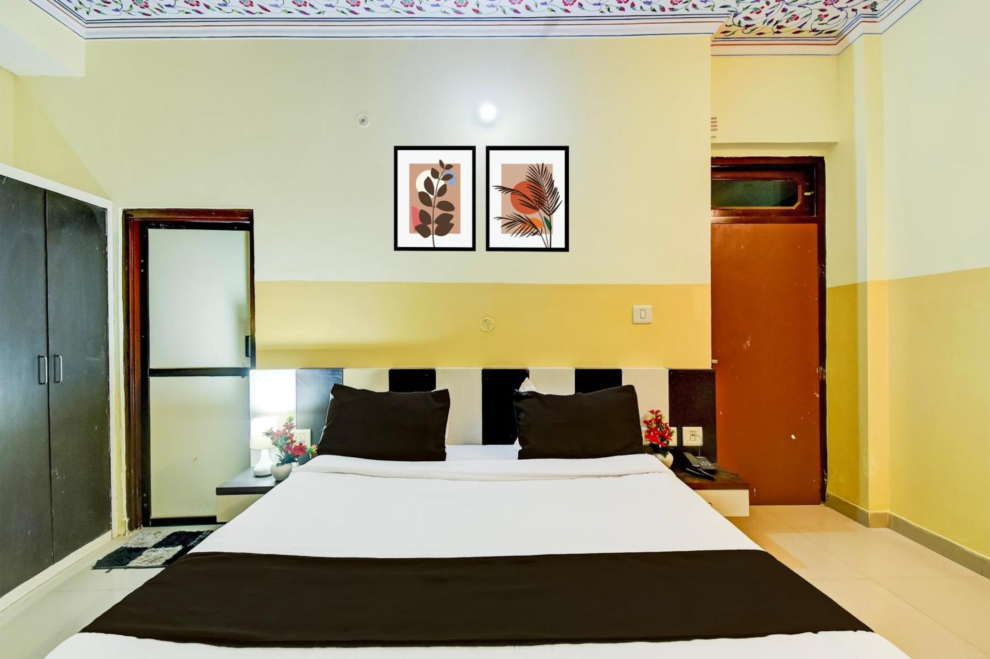 Super Collection O Ramgarh Mod Near Hawa Mahal Formerly Ng Palace * Jaipur