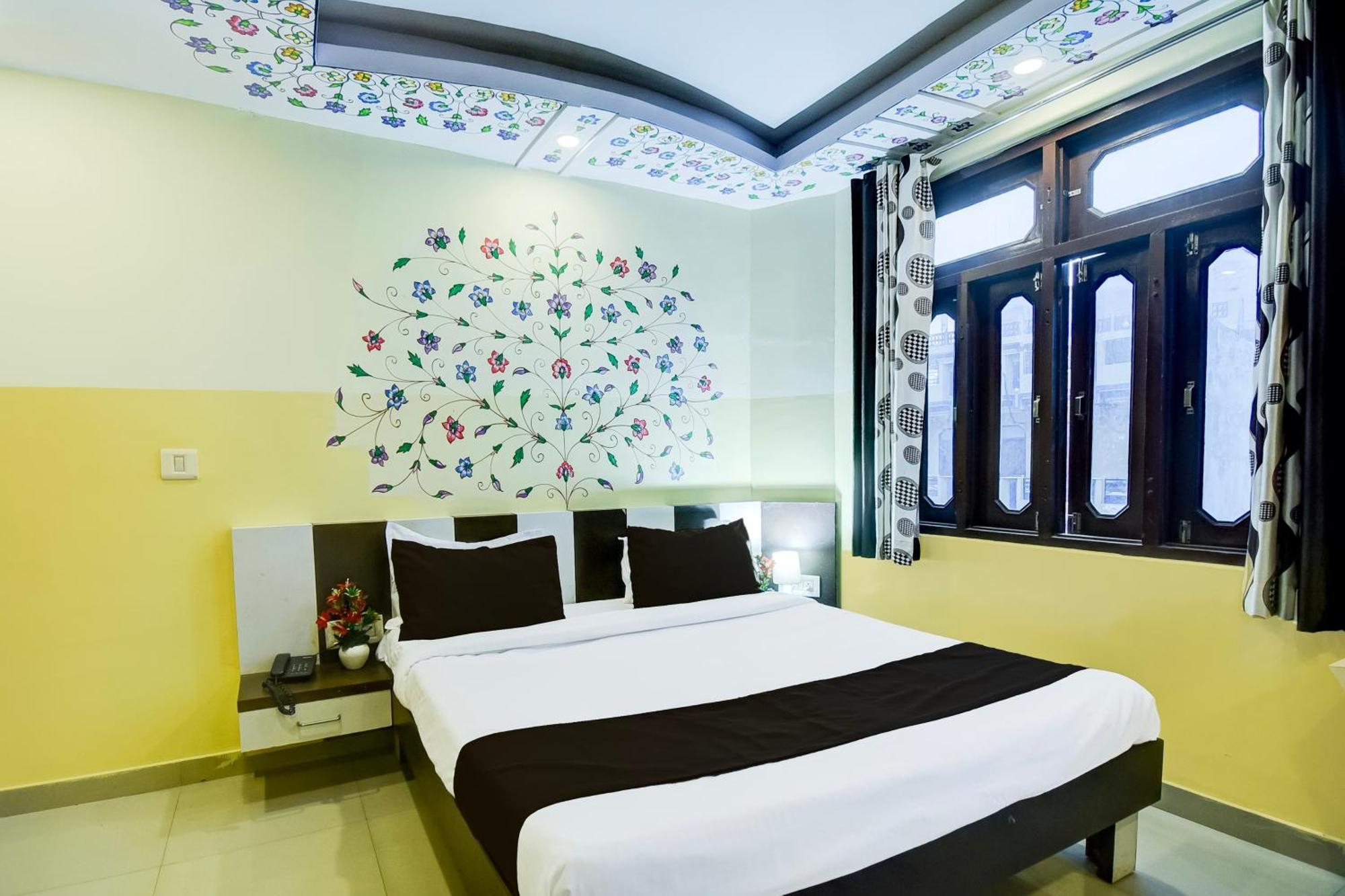 Super Collection O Ramgarh Mod Near Hawa Mahal Formerly Ng Palace Hotel
