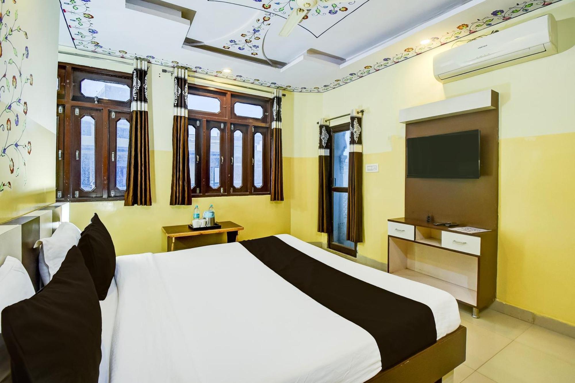 Super Collection O Ramgarh Mod Near Hawa Mahal Formerly Ng Palace Hotel Jaipur