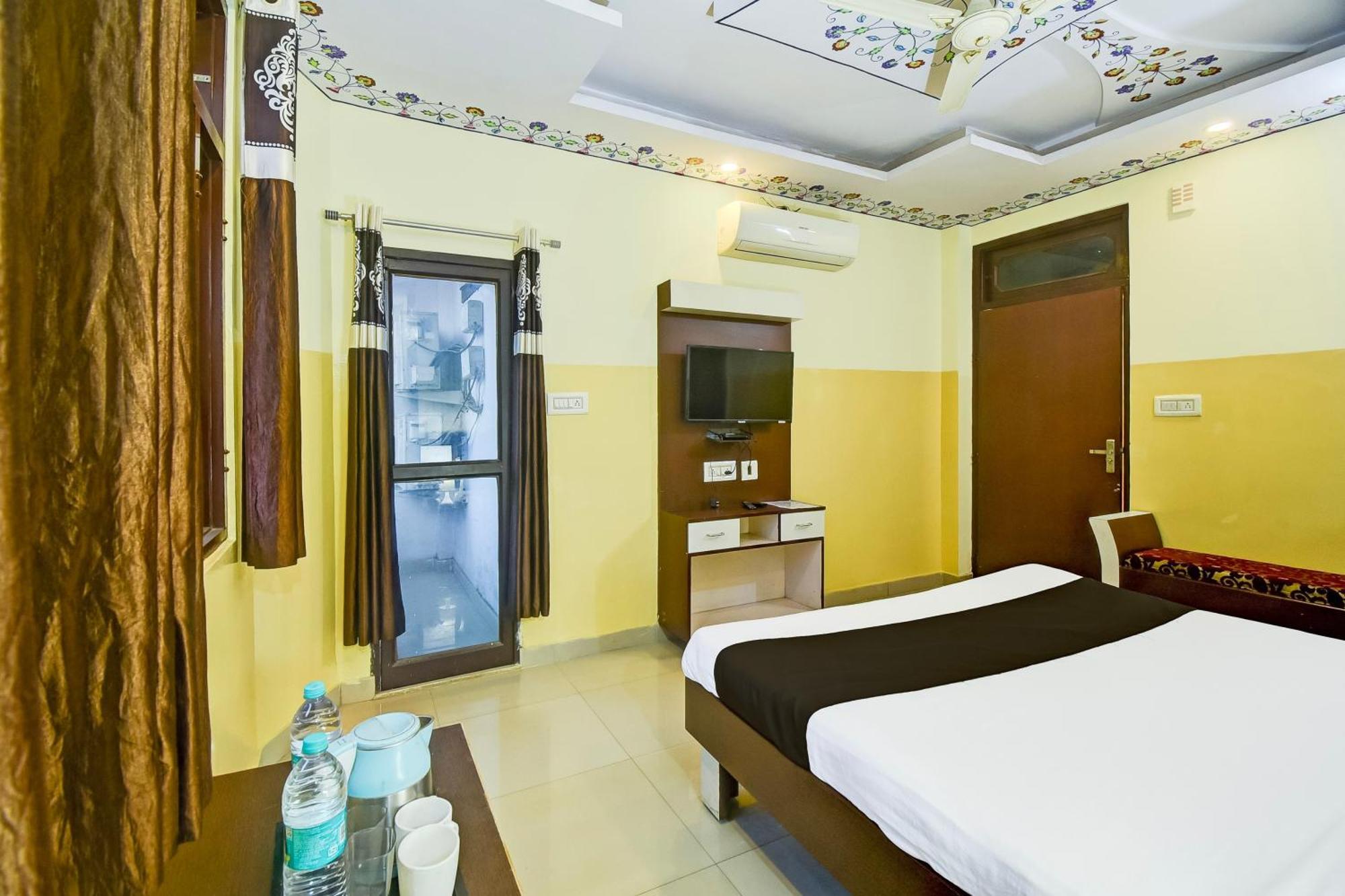 Super Collection O Ramgarh Mod Near Hawa Mahal Formerly Ng Palace * Jaipur