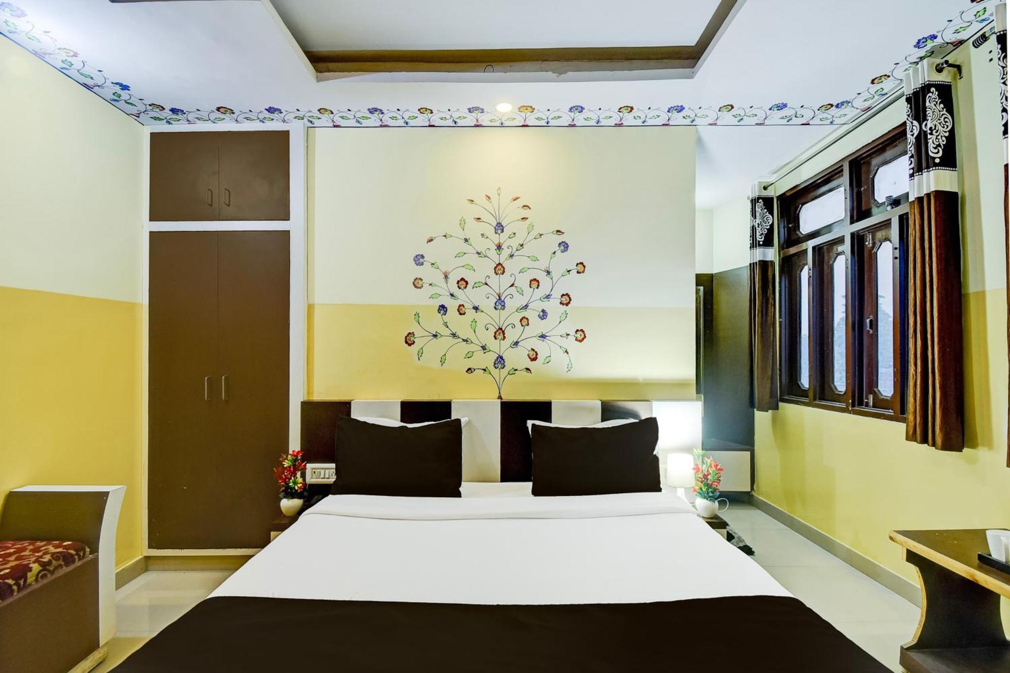 Super Collection O Ramgarh Mod Near Hawa Mahal Formerly Ng Palace Hotel *