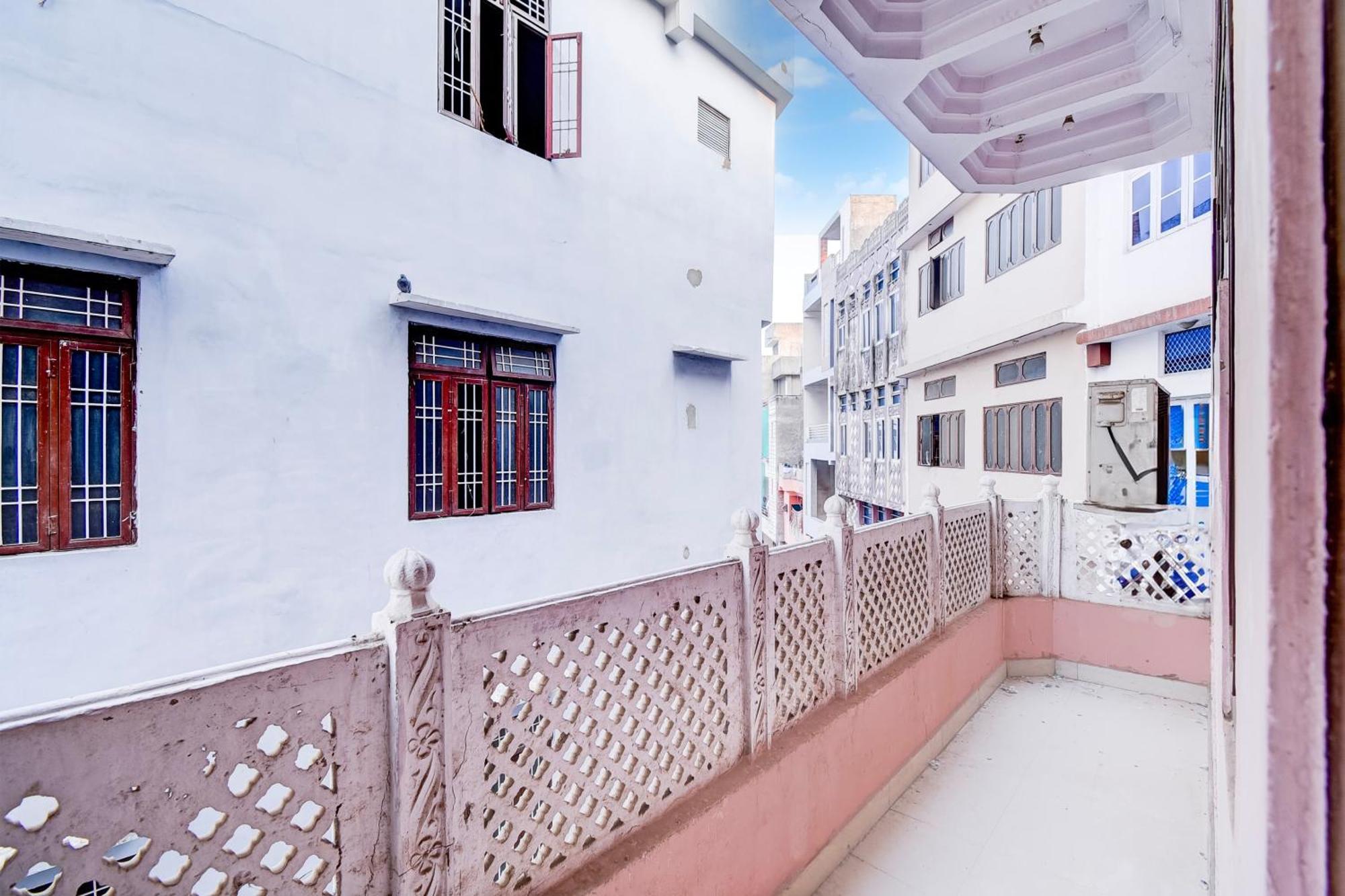 Super Collection O Ramgarh Mod Near Hawa Mahal Formerly Ng Palace Hotel Jaipur