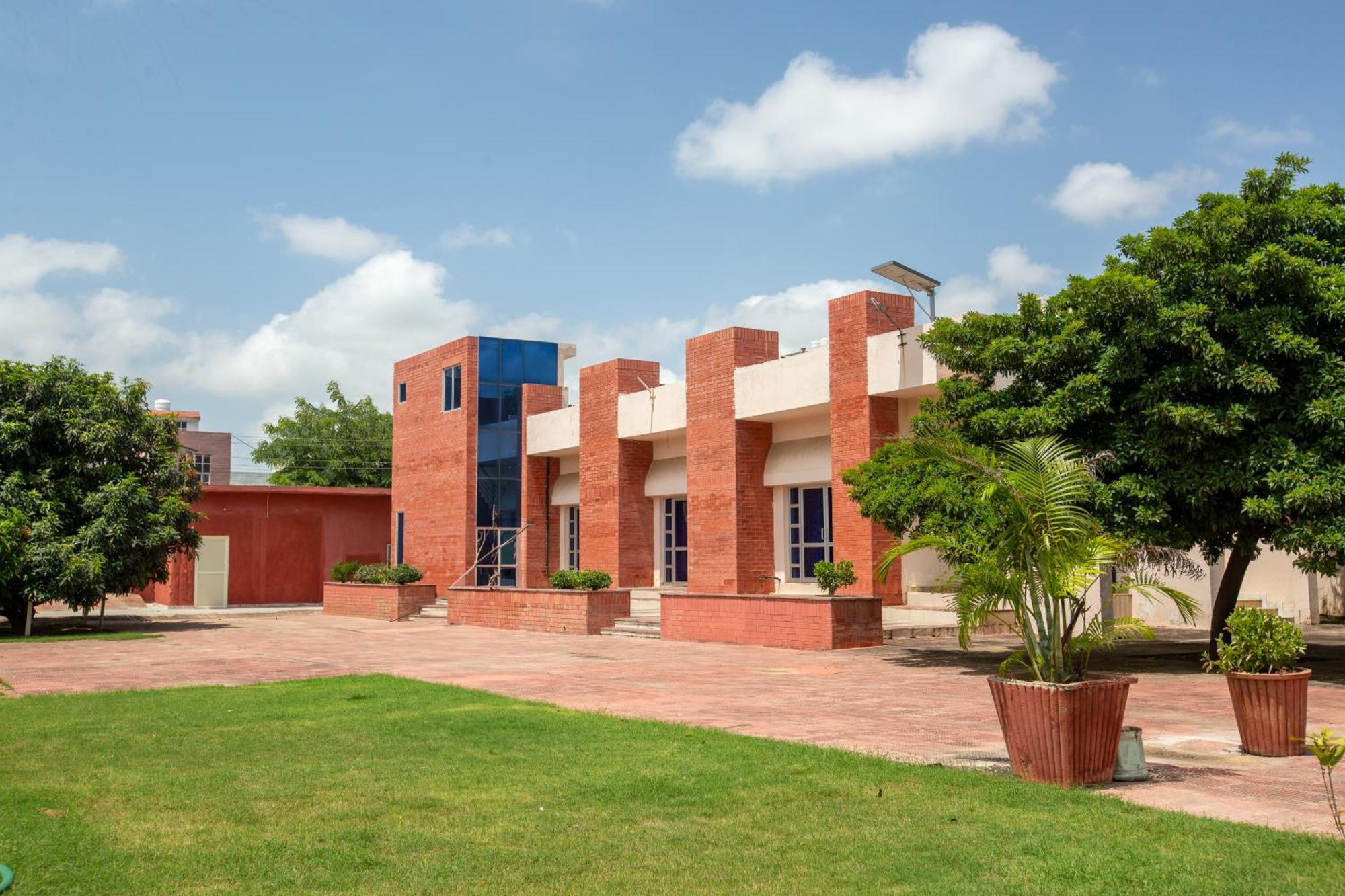 Palm Familia-6bhk Italian With Cook