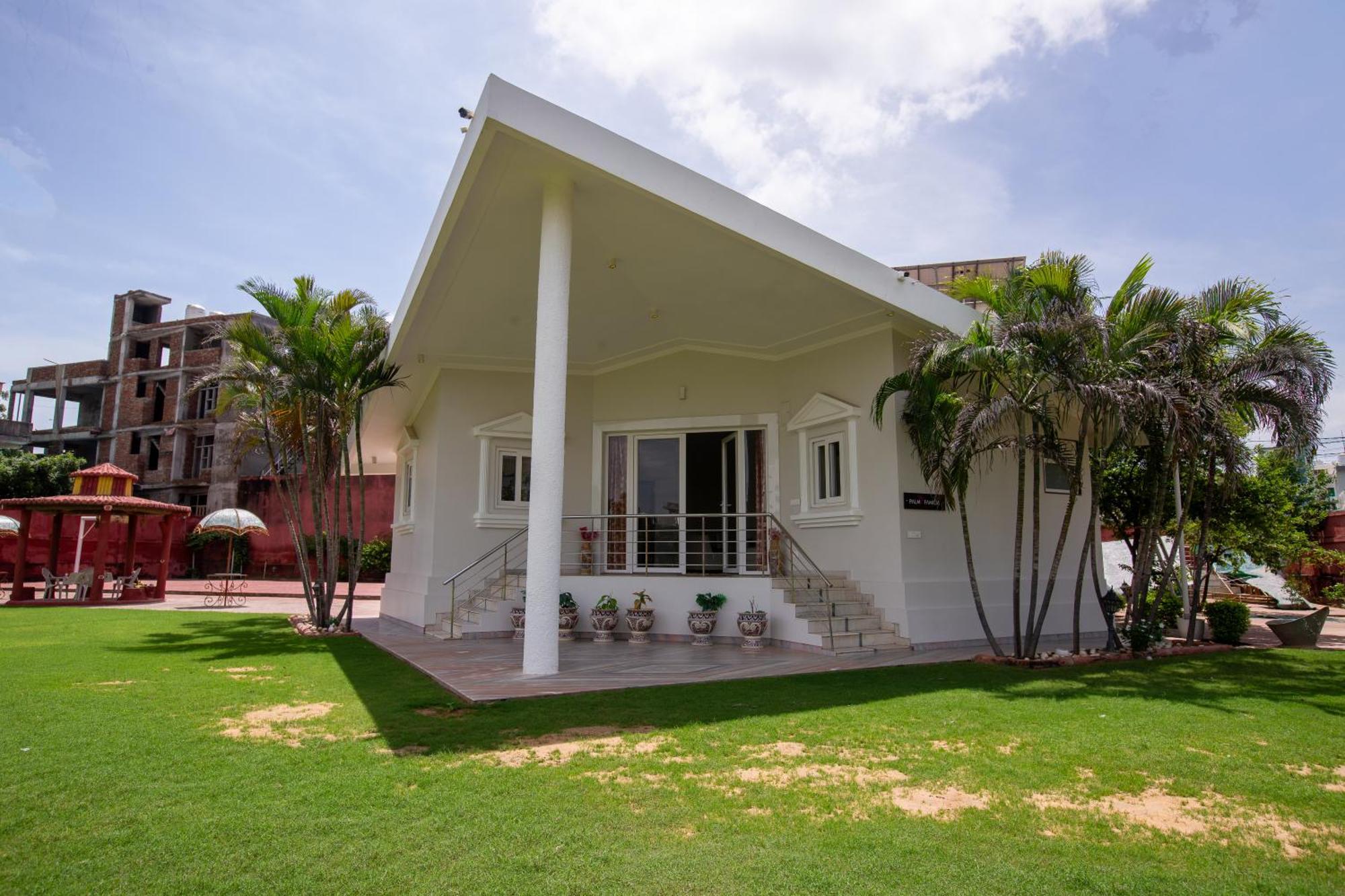 Palm Familia-6bhk Italian With Cook *