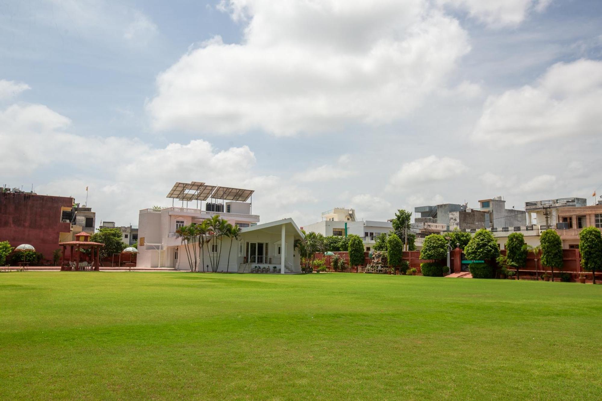 Palm Familia-6bhk Italian With Cook Villa
