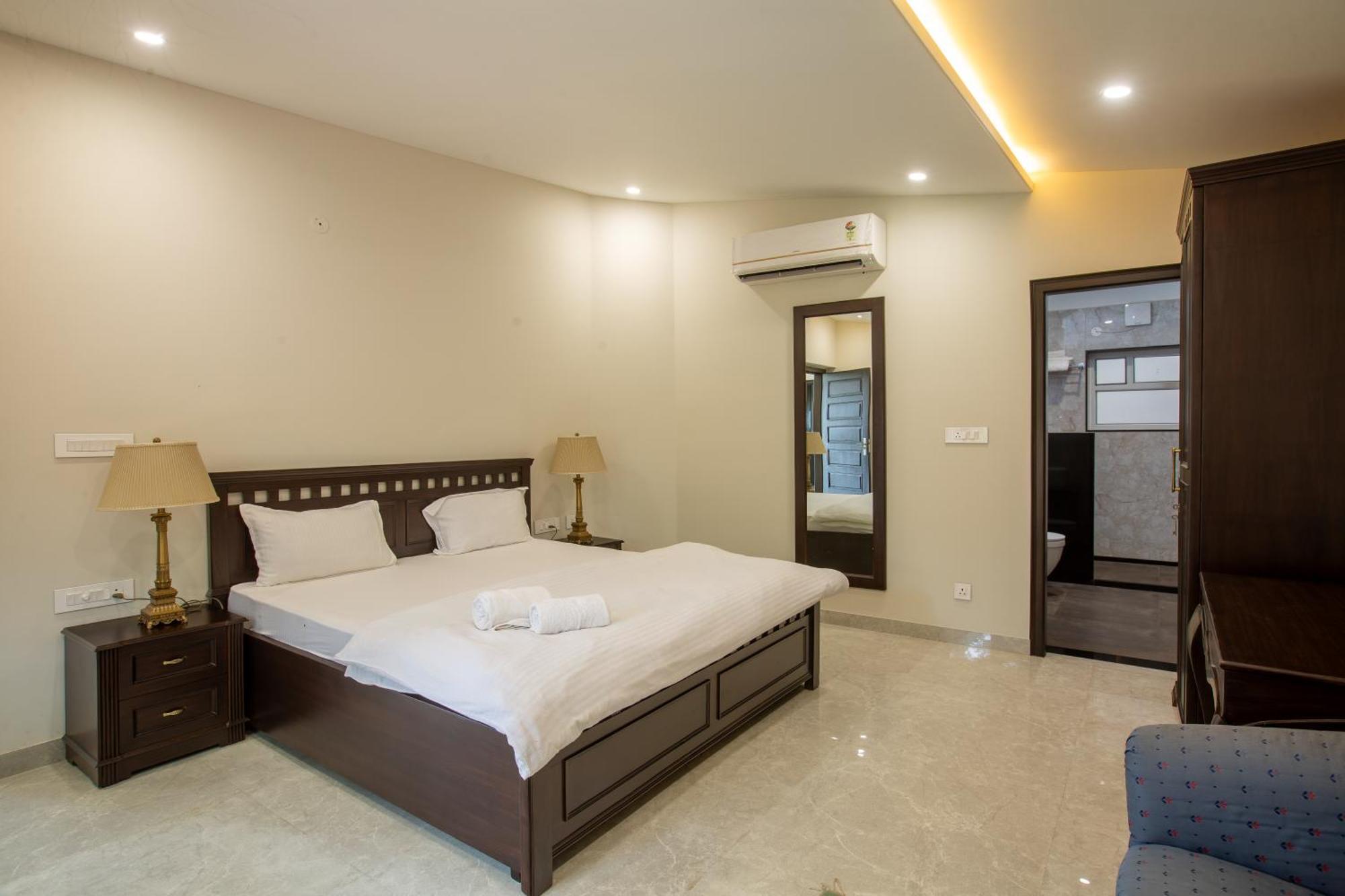 Palm Familia-6bhk Italian With Cook Villa *
