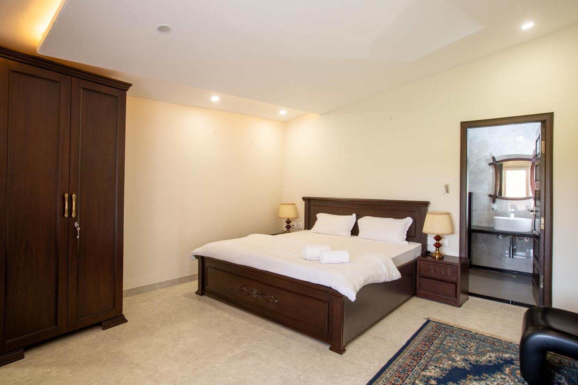 Villa Palm Familia-6bhk Italian With Cook *