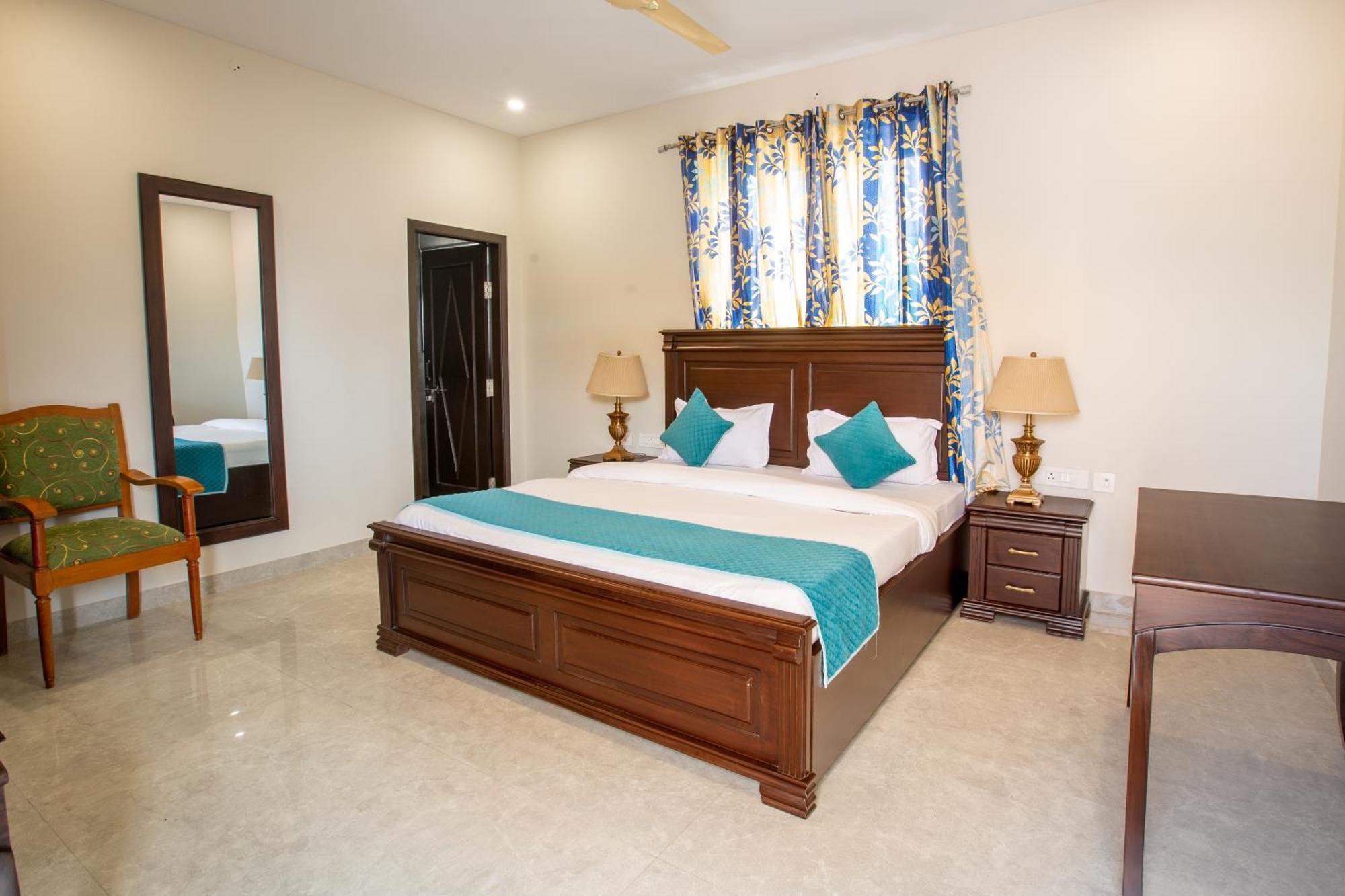 Palm Familia-6bhk Italian With Cook