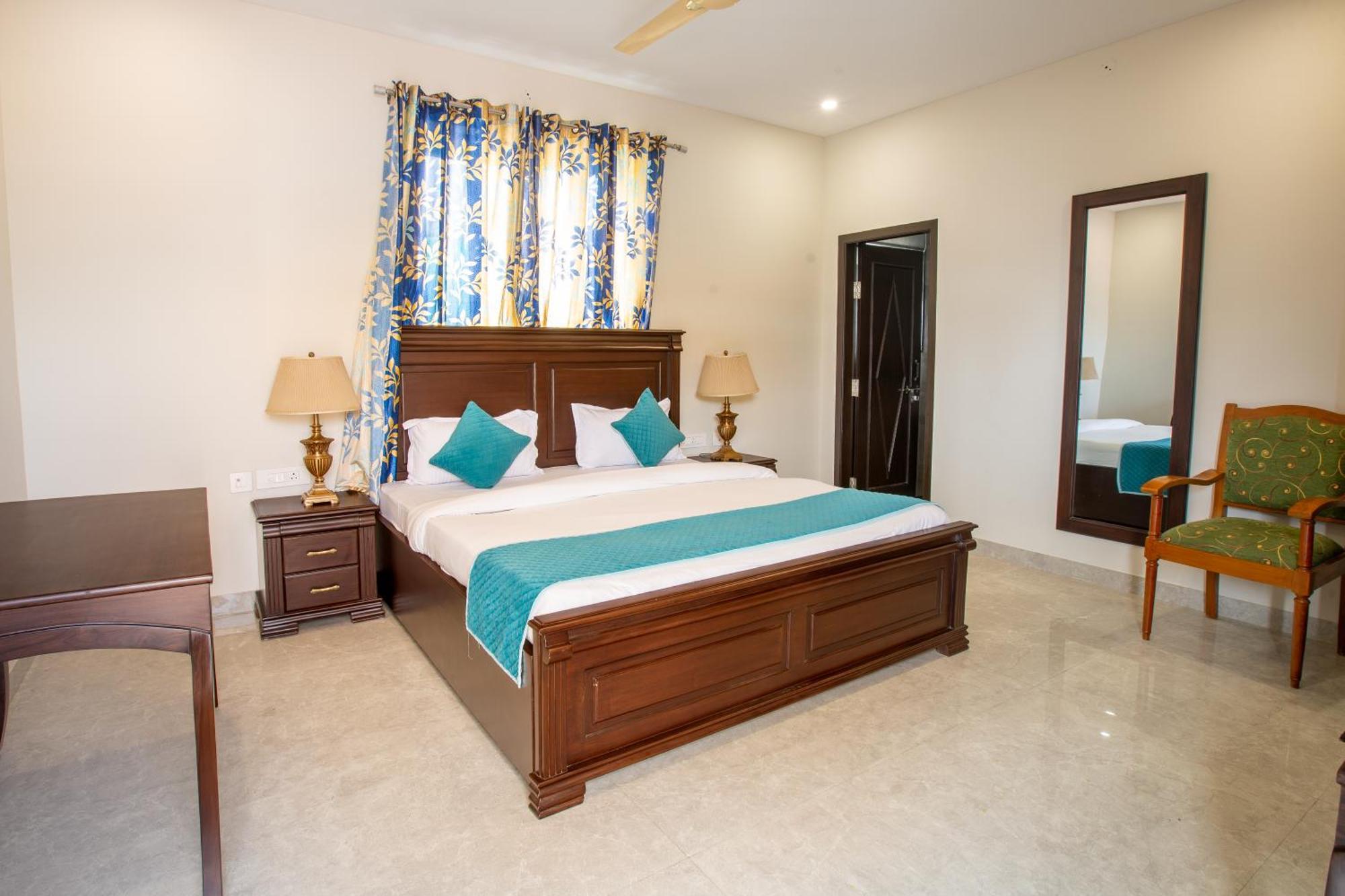 Villa Palm Familia-6bhk Italian With Cook