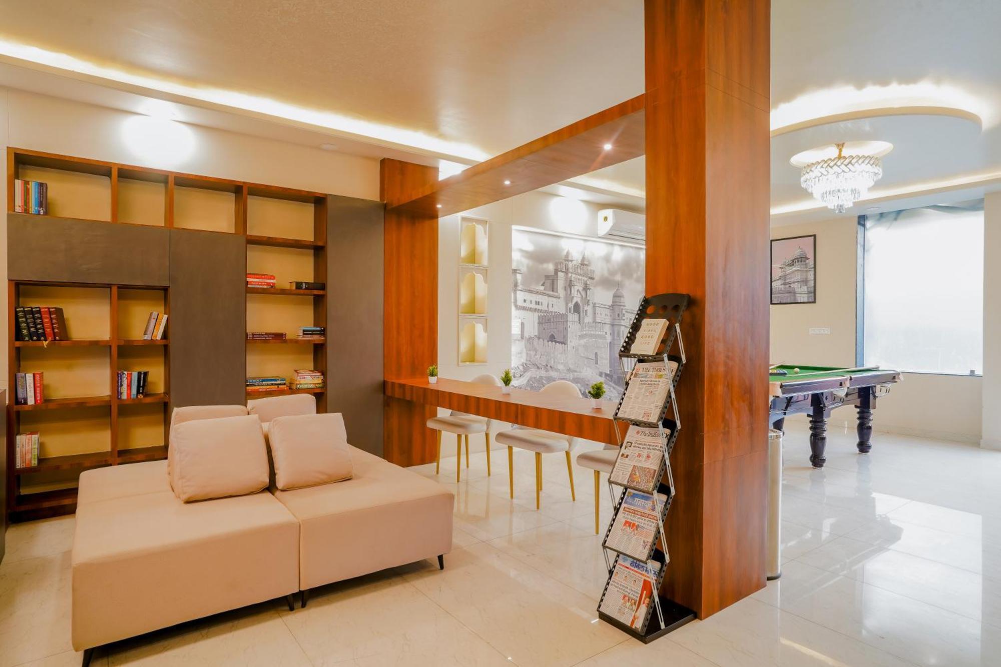 The Hidden Door-near Airport 3*