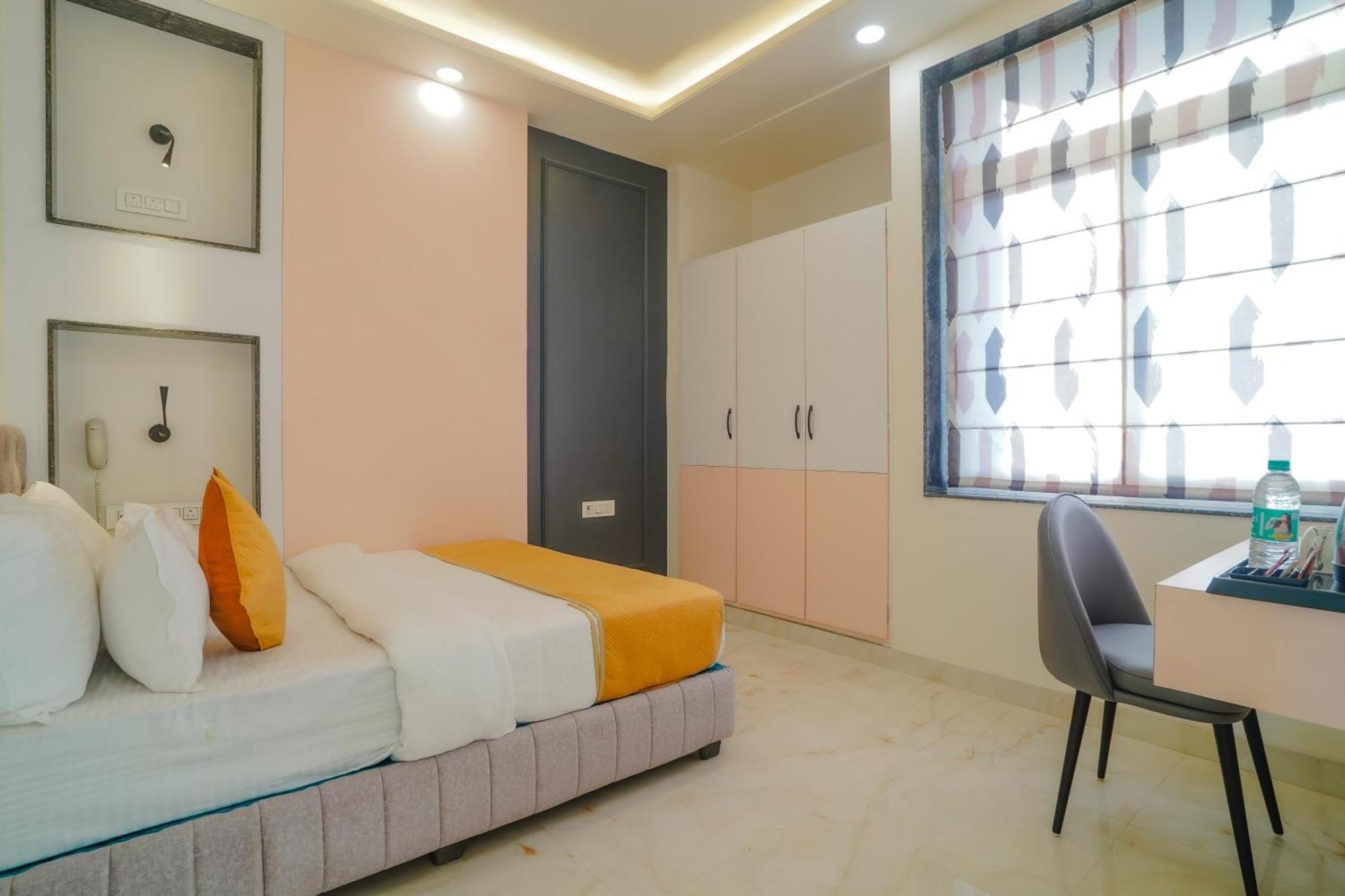 Hotel The Hidden Door-near Airport 3*