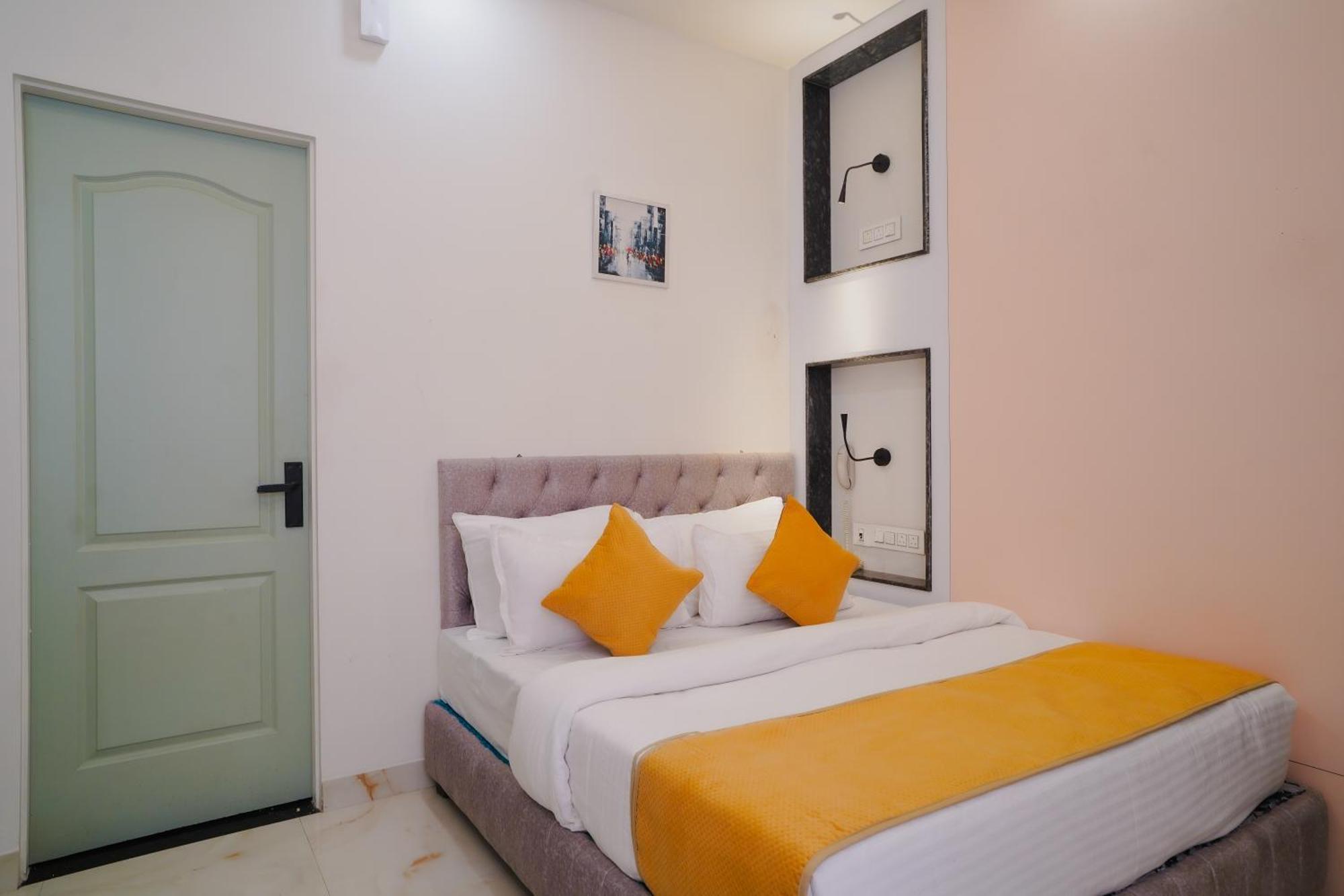 The Hidden Door-near Airport 3*