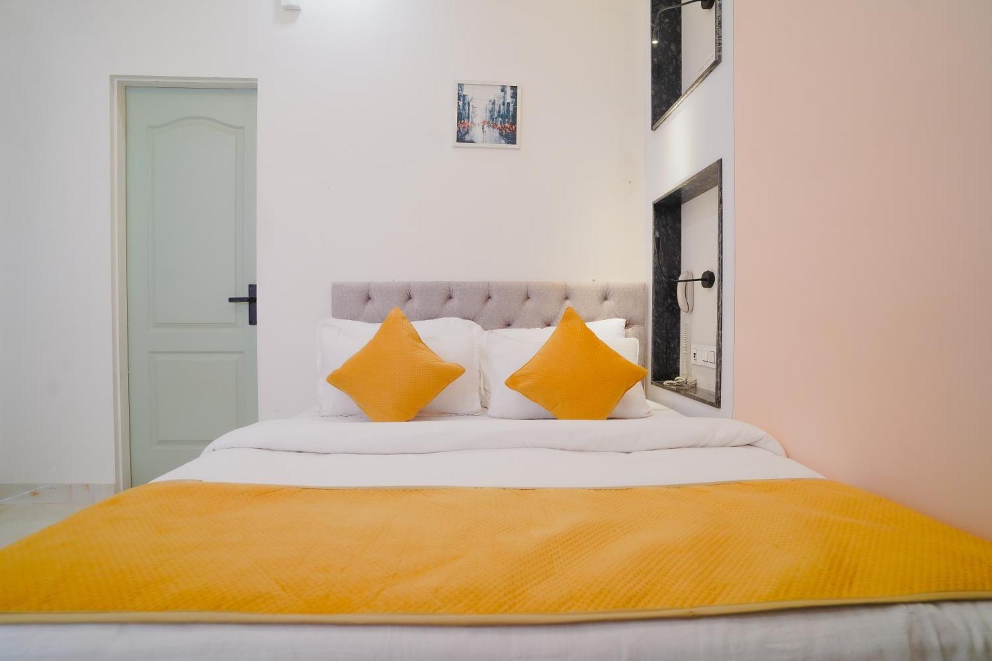 The Hidden Door-near Airport Hotel 3*