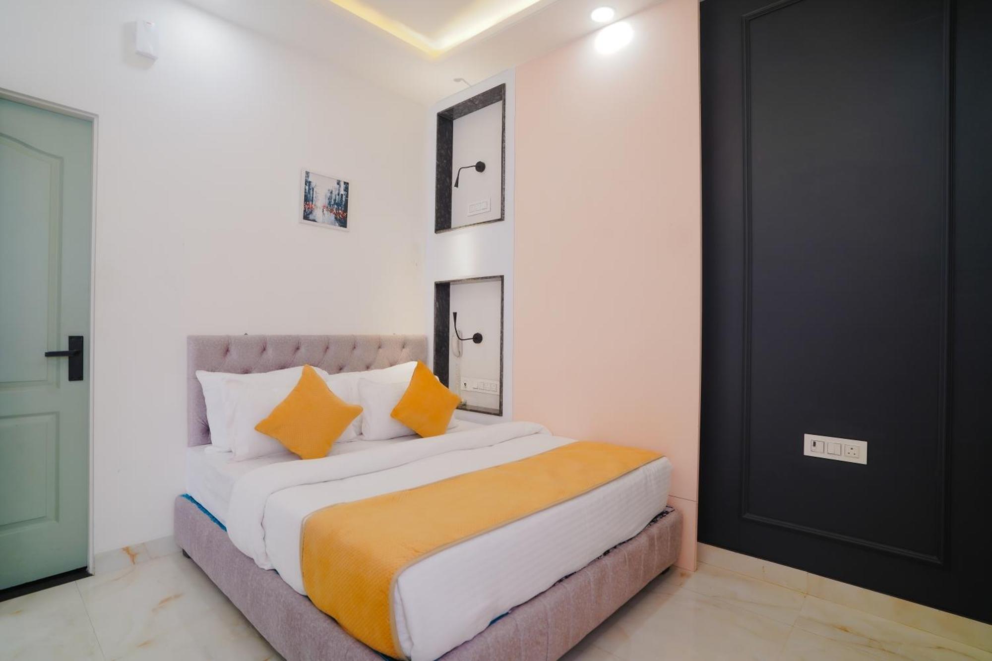 Hotel The Hidden Door-near Airport 3*