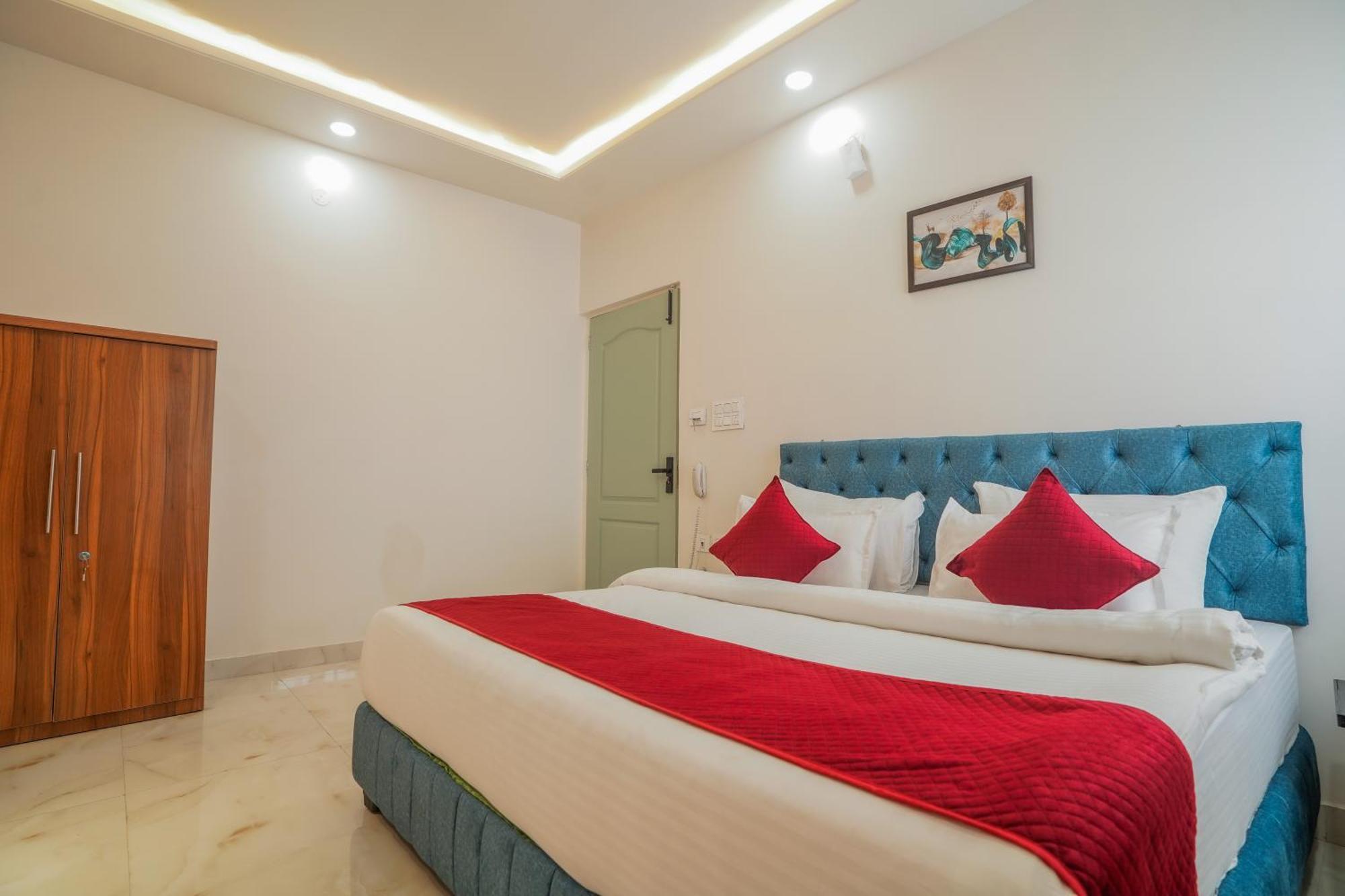 The Hidden Door-near Airport Hotel 3*