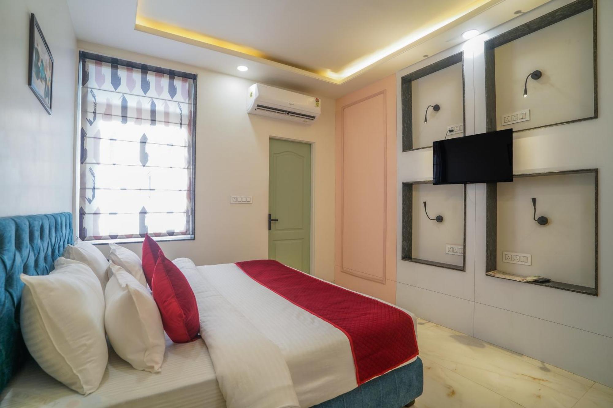 Hotel The Hidden Door-near Airport 3*