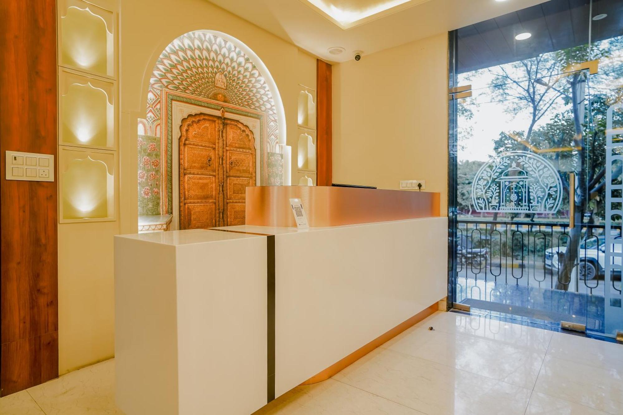 The Hidden Door-near Airport 3*