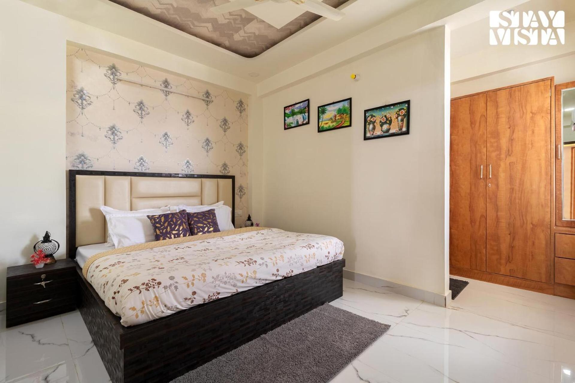 Stayvista's Regal By Aaj - City-center With Indoor-outdoor Games, Terrace & Elevator Jaipur