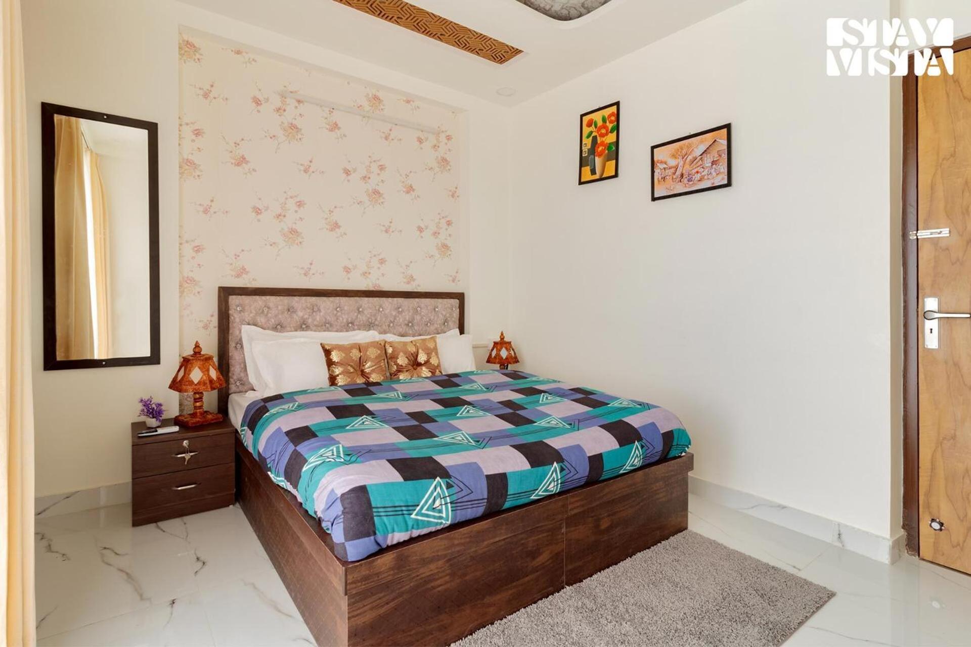 Apartment Stayvista's Regal By Aaj - City-center With Indoor-outdoor Games, Terrace & Elevator