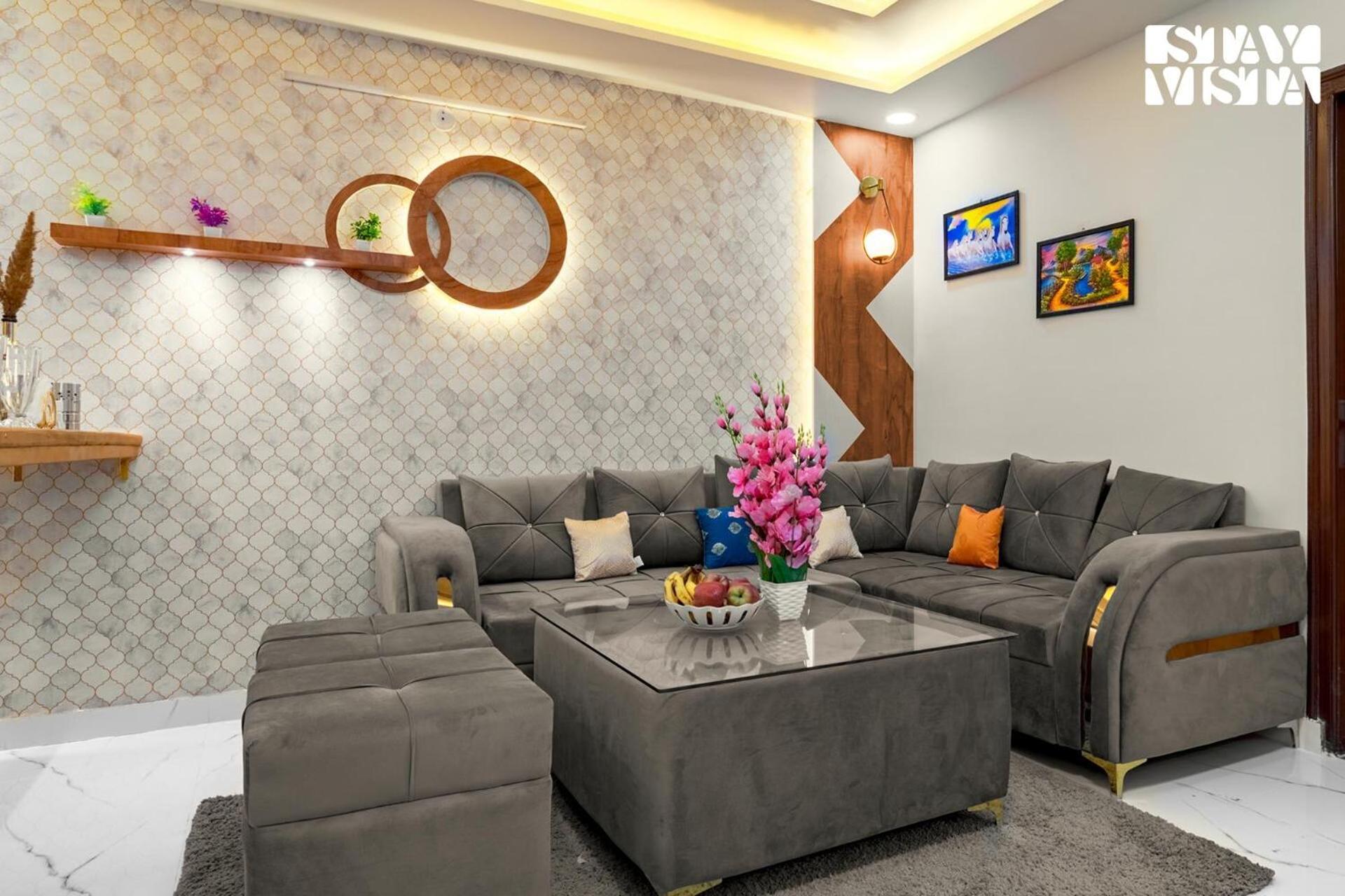 Stayvista's Regal By Aaj - City-center With Indoor-outdoor Games, Terrace & Elevator * Jaipur