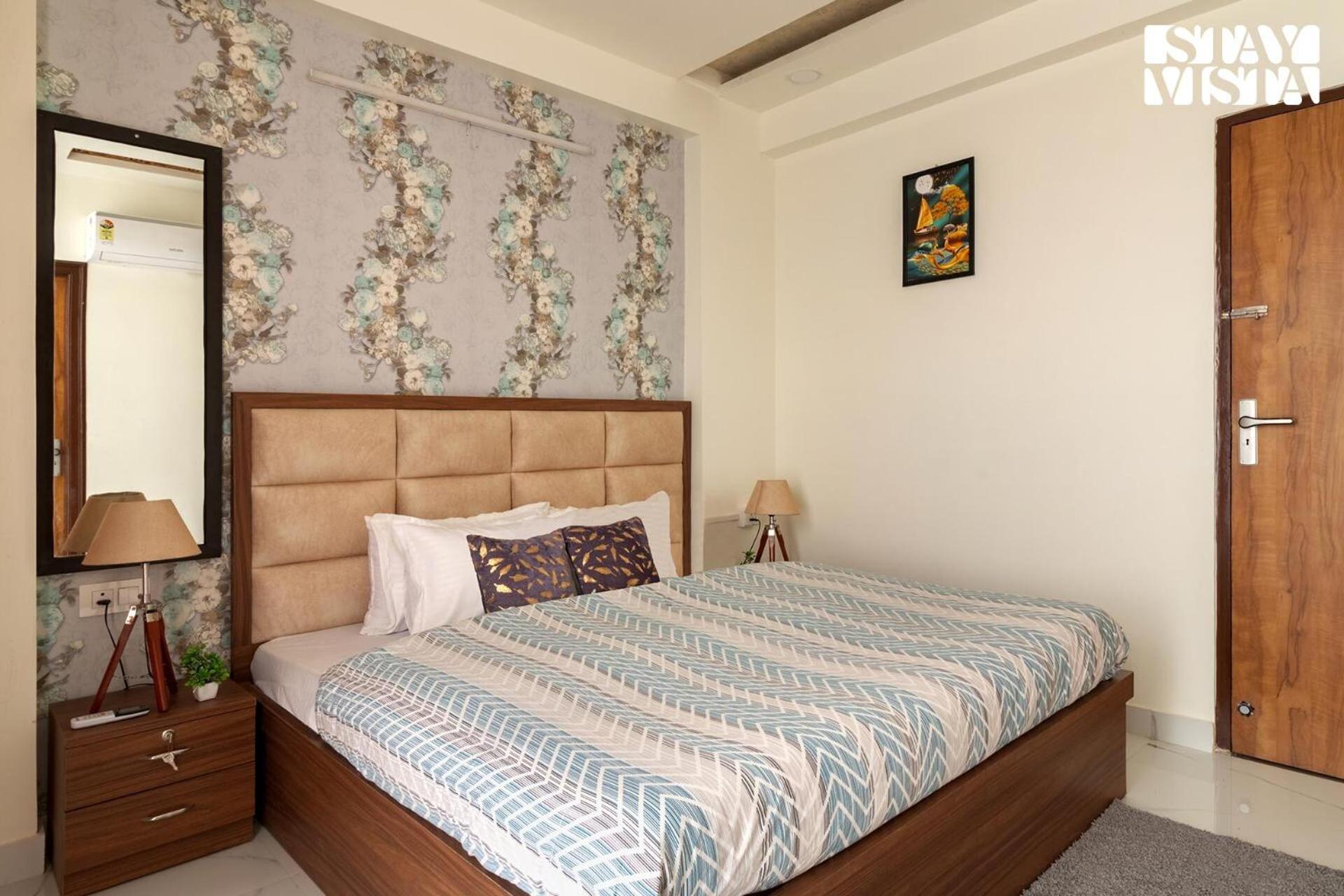 Apartment Stayvista's Regal By Aaj - City-center With Indoor-outdoor Games, Terrace & Elevator Jaipur